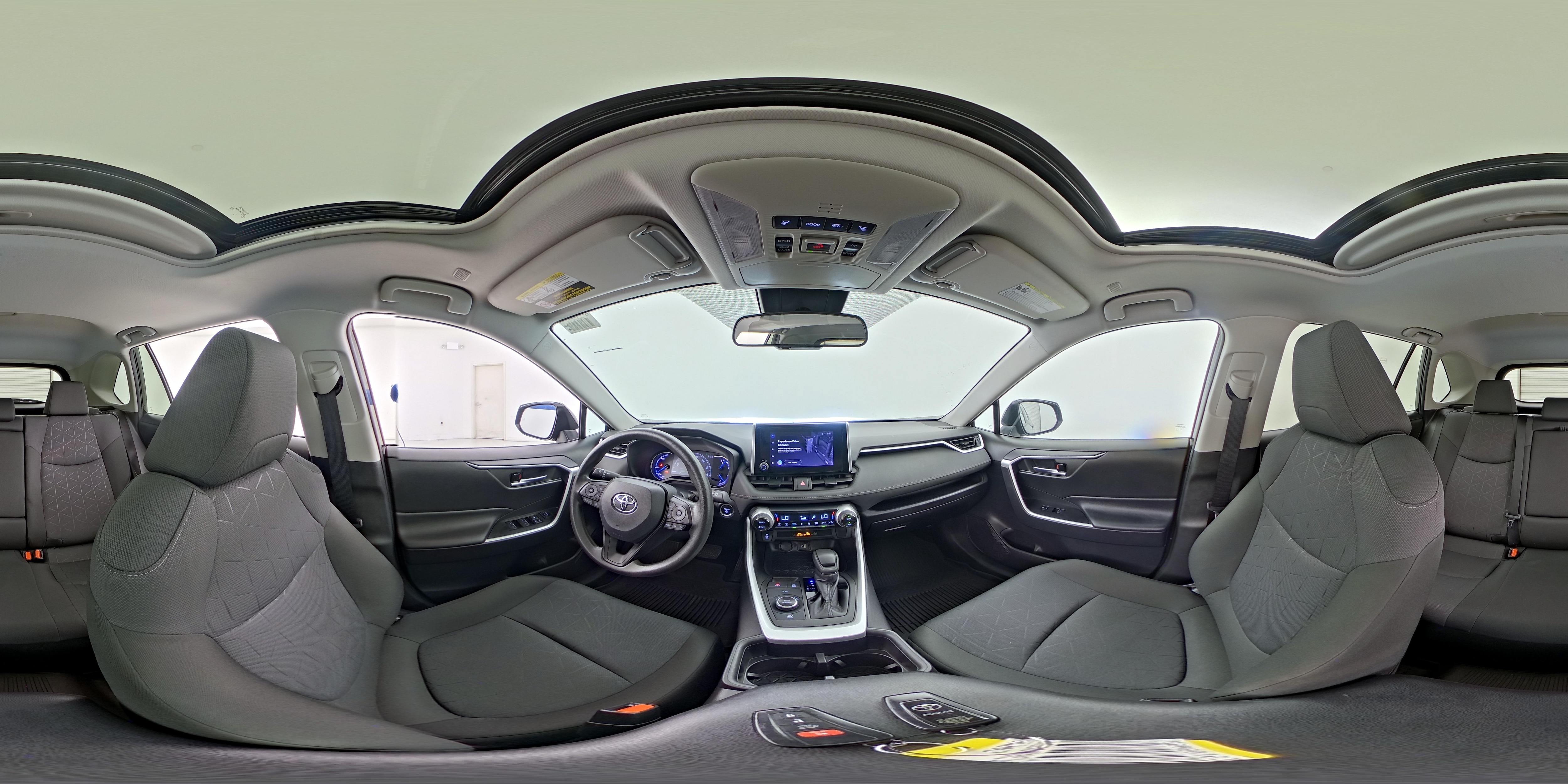 2024 Toyota RAV4 XLE - Photo 25
