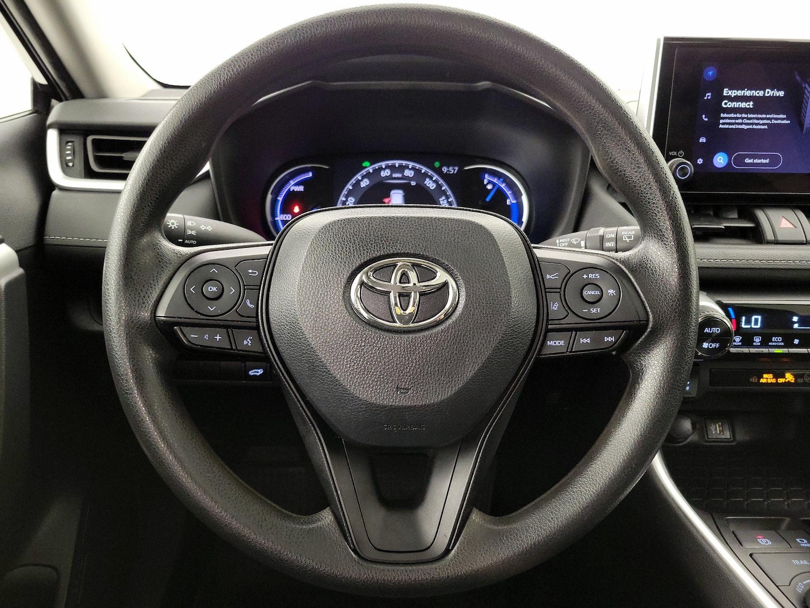 2024 Toyota RAV4 XLE - Photo 11