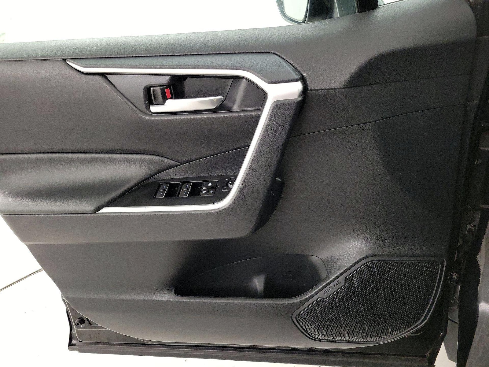 2024 Toyota RAV4 XLE - Photo 13