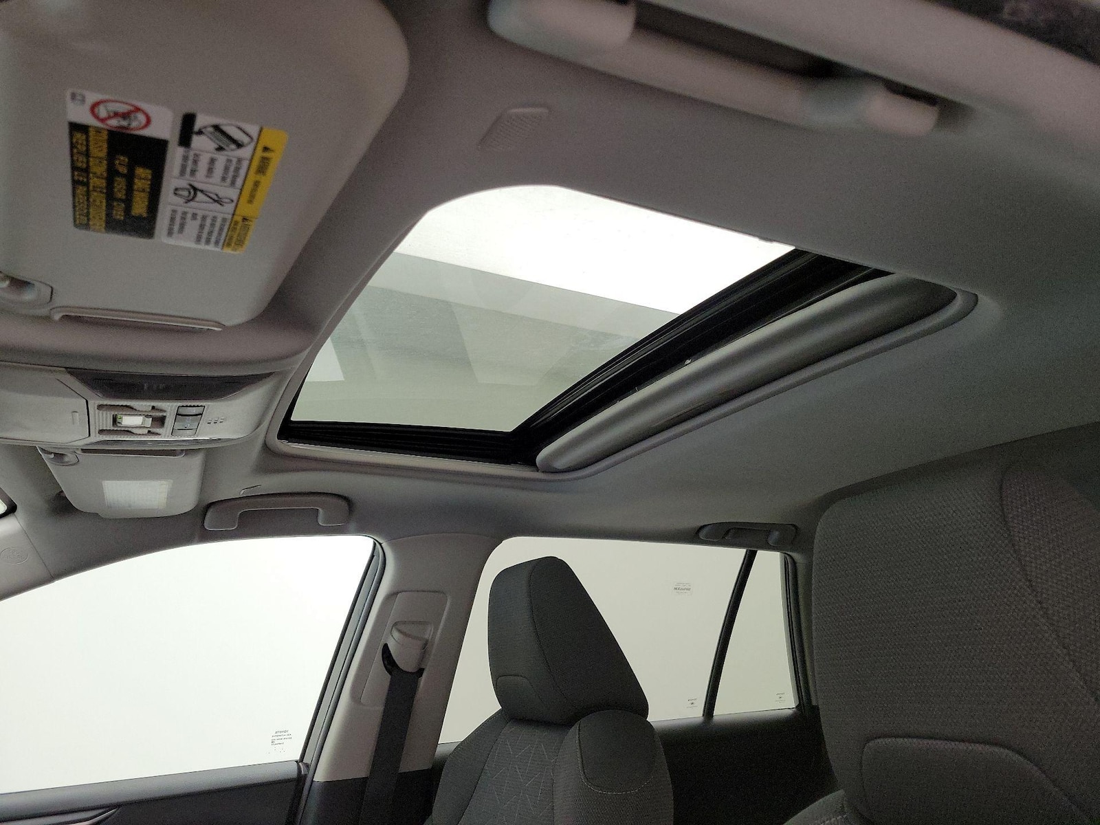 2024 Toyota RAV4 XLE - Photo 20