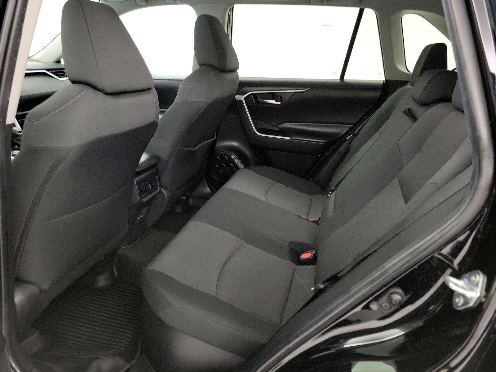 2024 Toyota RAV4 XLE - Photo 21