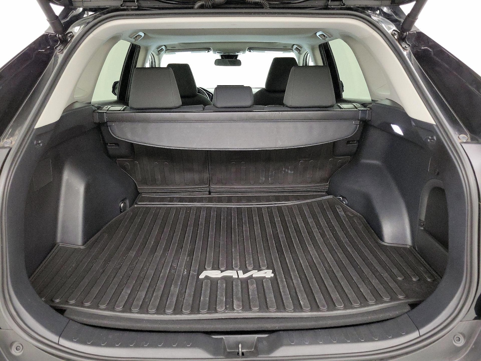 2024 Toyota RAV4 XLE - Photo 22