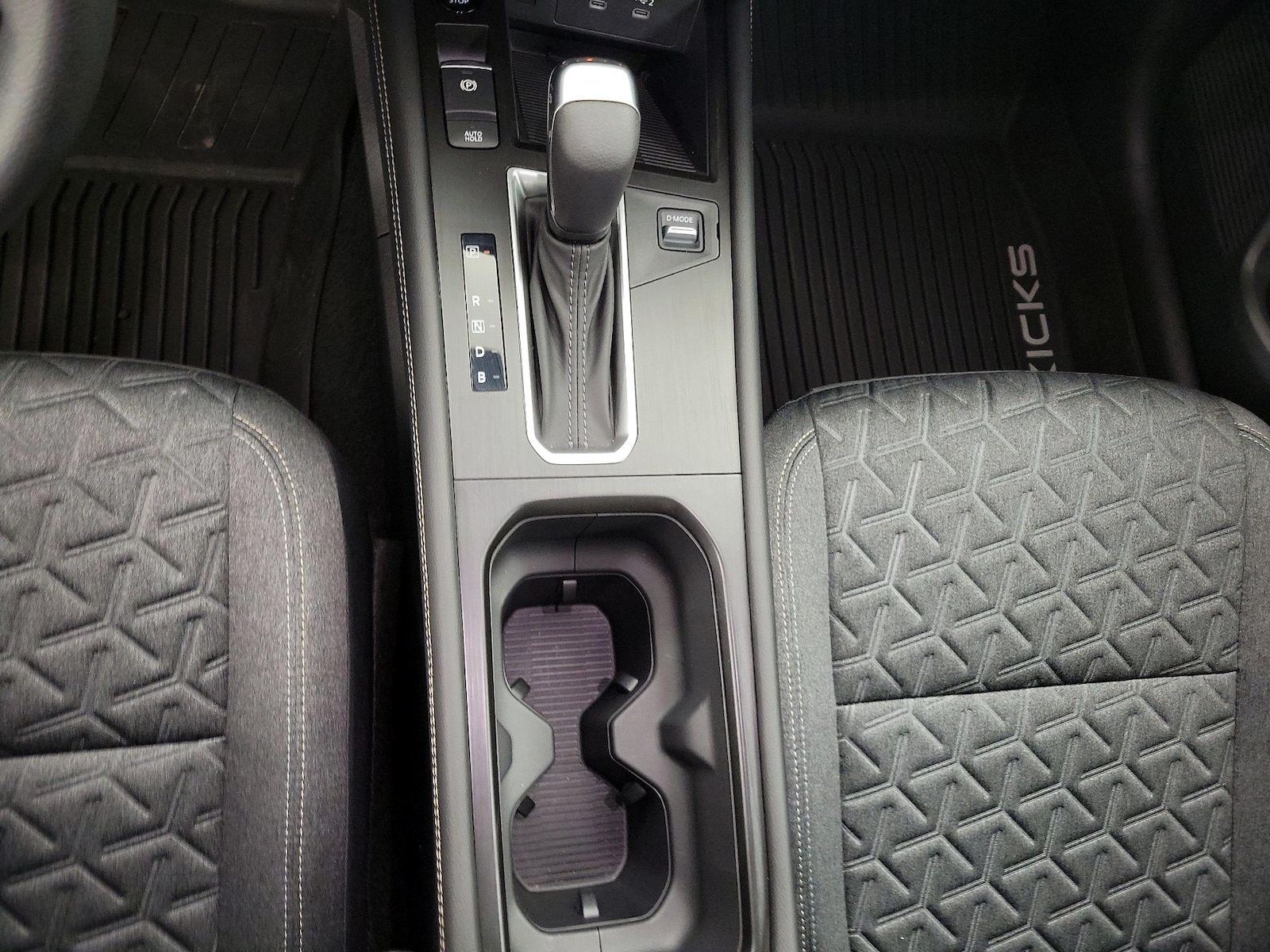 2025 Nissan Kicks SV AWD - Photo 17