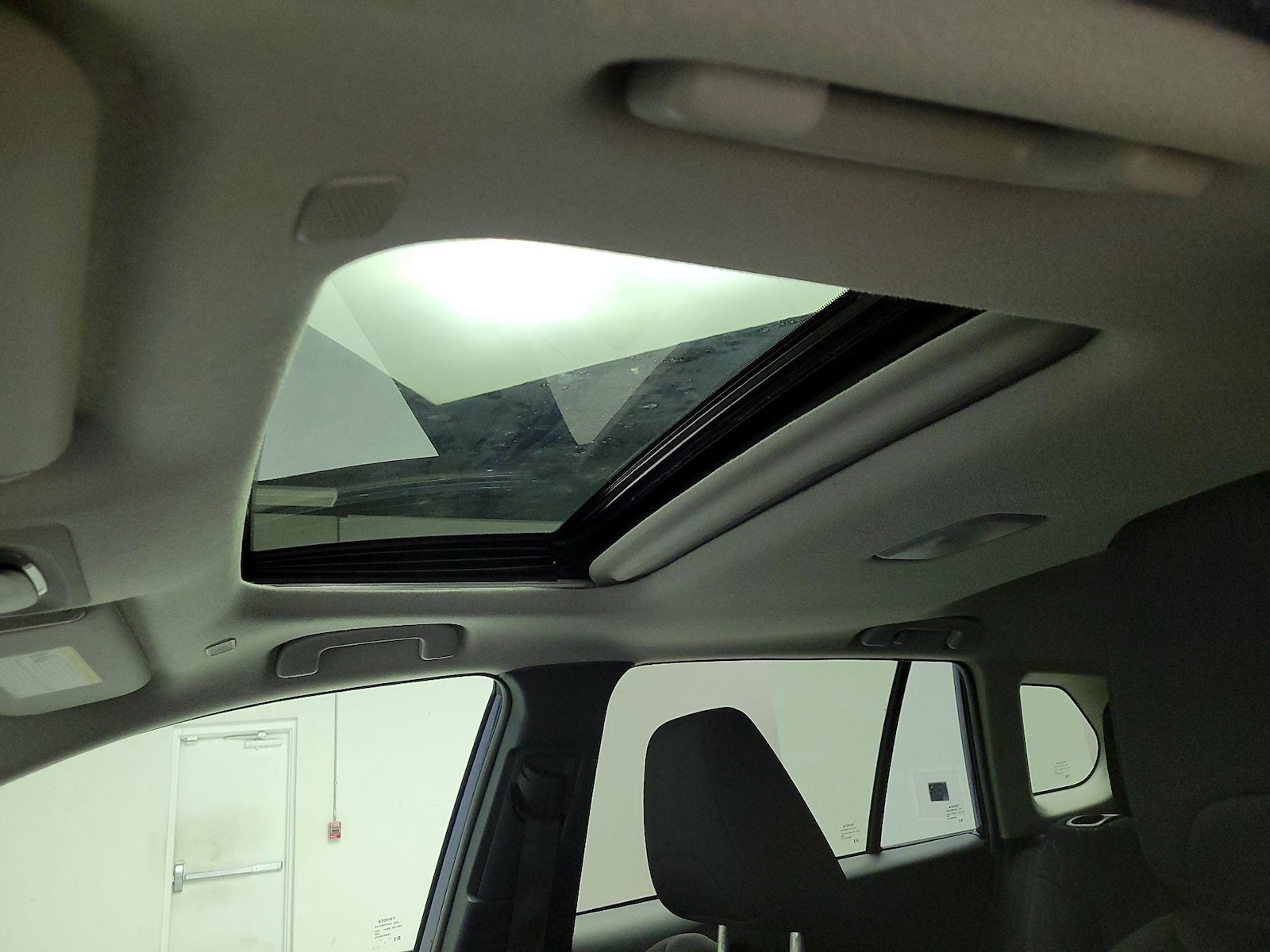 Sunroof(s) & Overhead Airbags