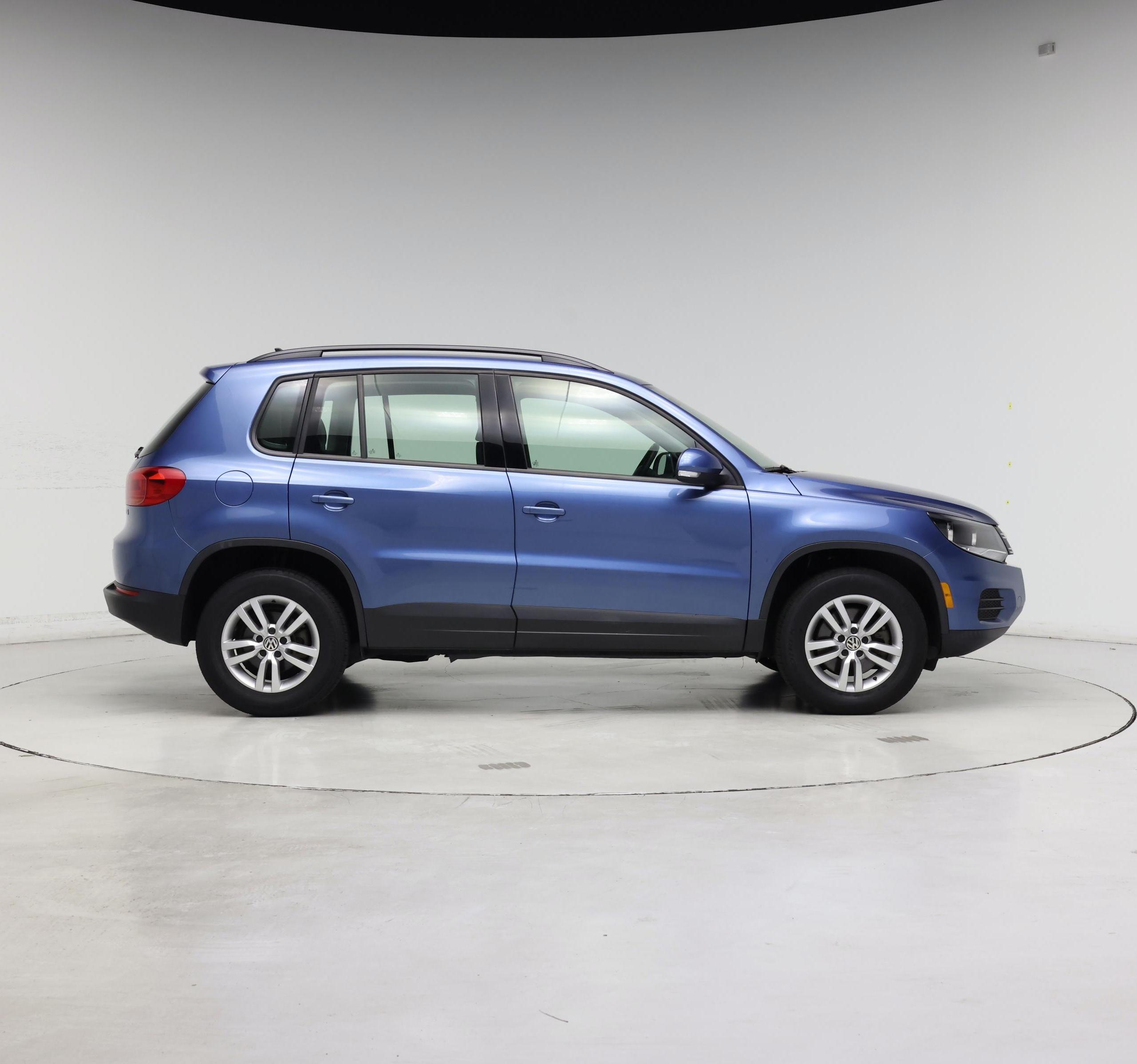 Thumbnail: 2017 Volkswagen Tiguan - 7