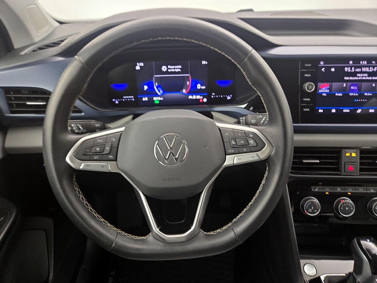 2023 Volkswagen Taos SE - Photo 11