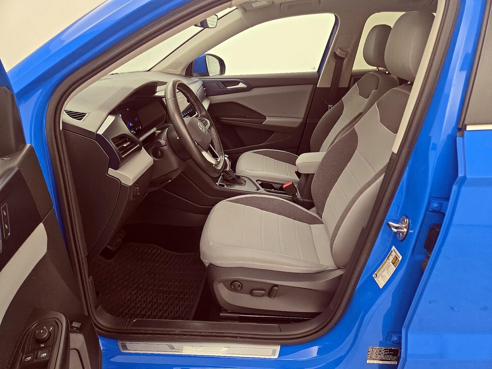 2023 Volkswagen Taos SE - Photo 12