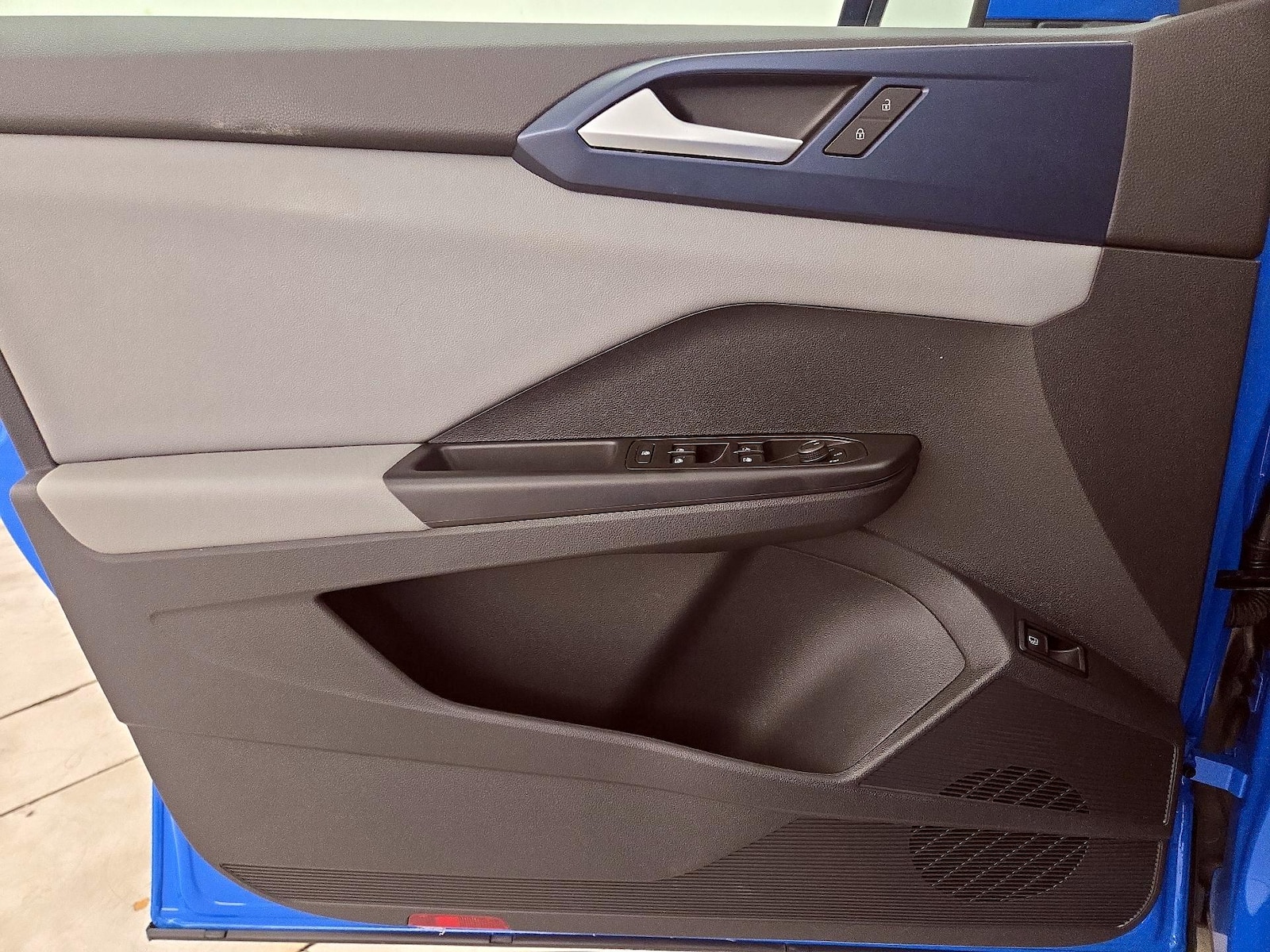 2023 Volkswagen Taos SE - Photo 13