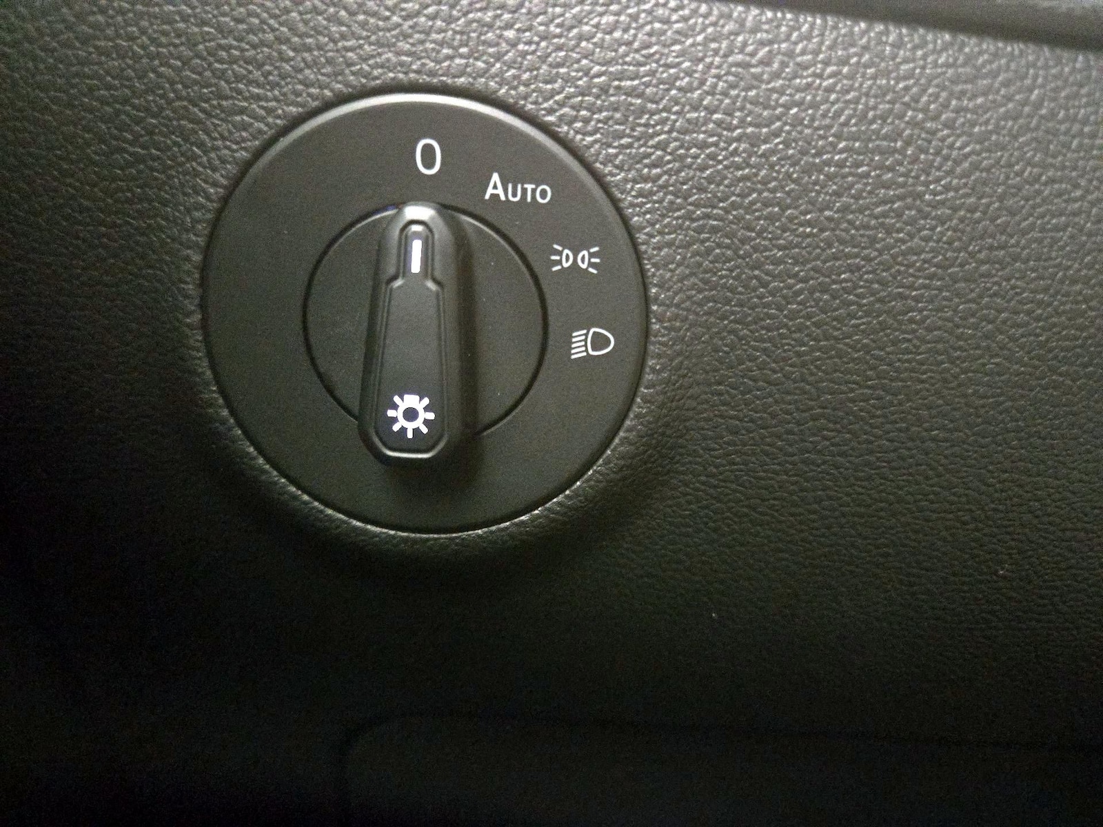 2023 Volkswagen Taos SE - Photo 14