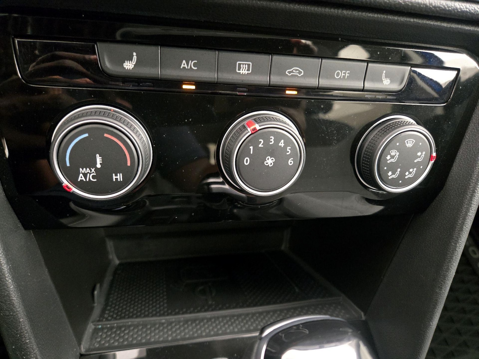2023 Volkswagen Taos SE - Photo 17