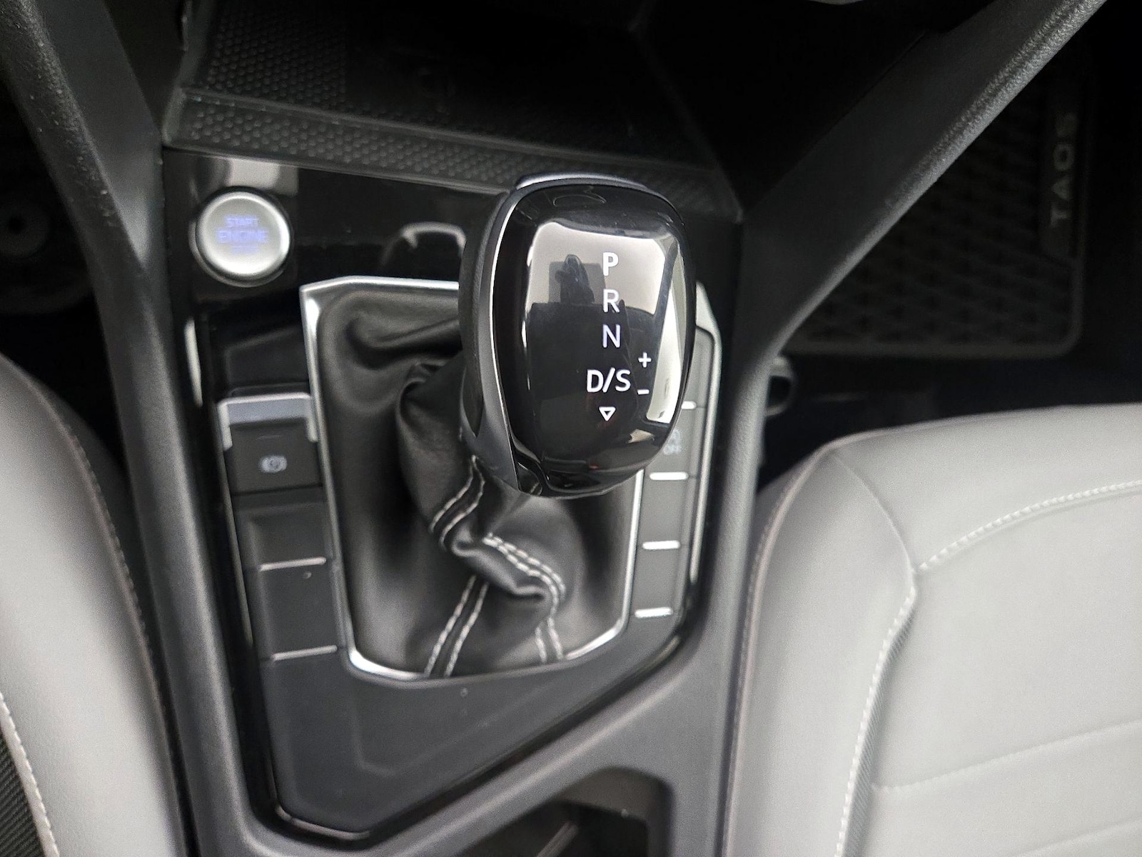 2023 Volkswagen Taos SE - Photo 18