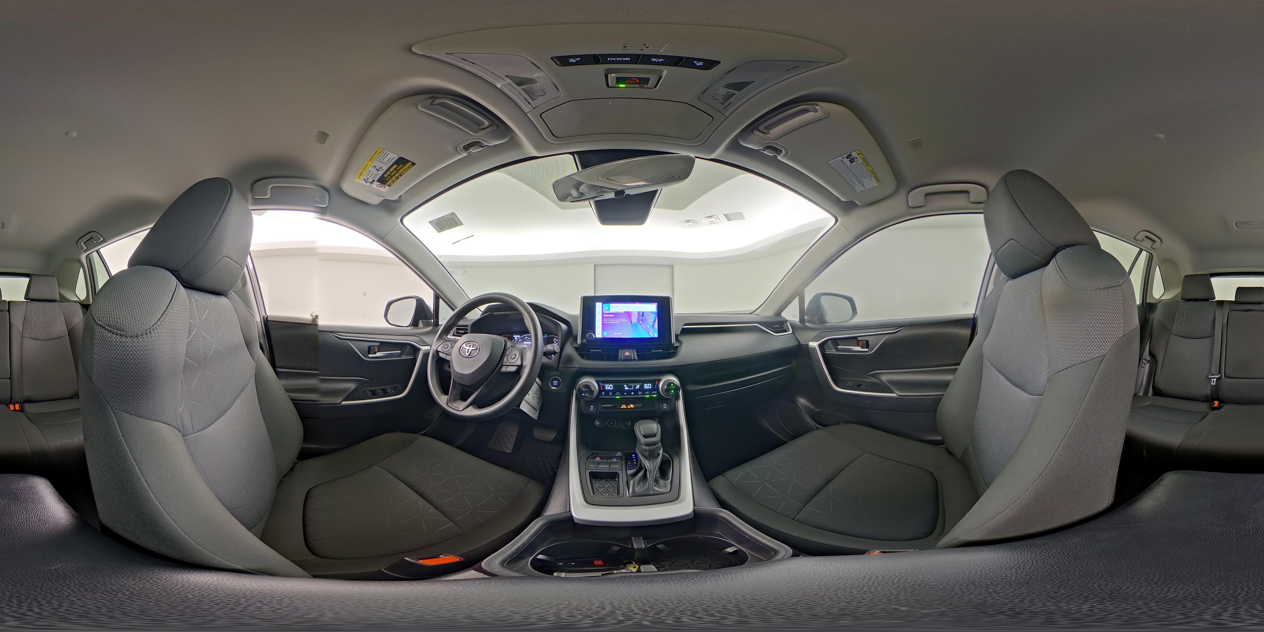 2025 Toyota RAV4 XLE - Photo 24