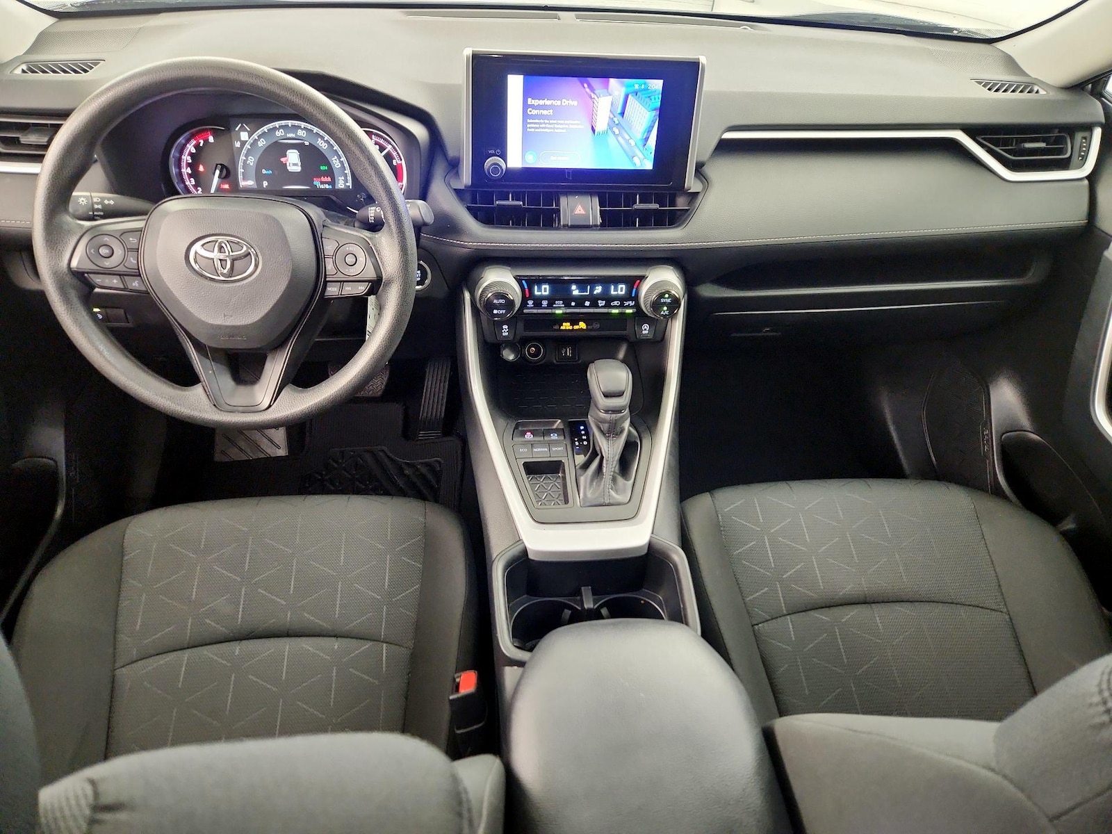 2025 Toyota RAV4 XLE - Photo 10