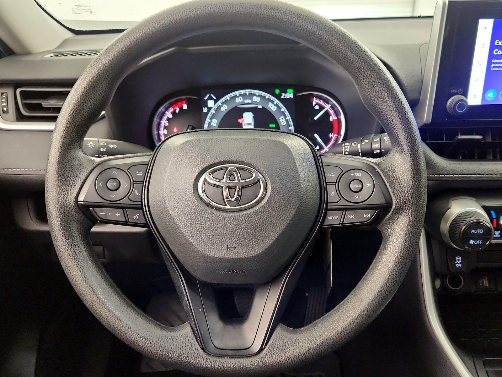 2025 Toyota RAV4 XLE - Photo 11