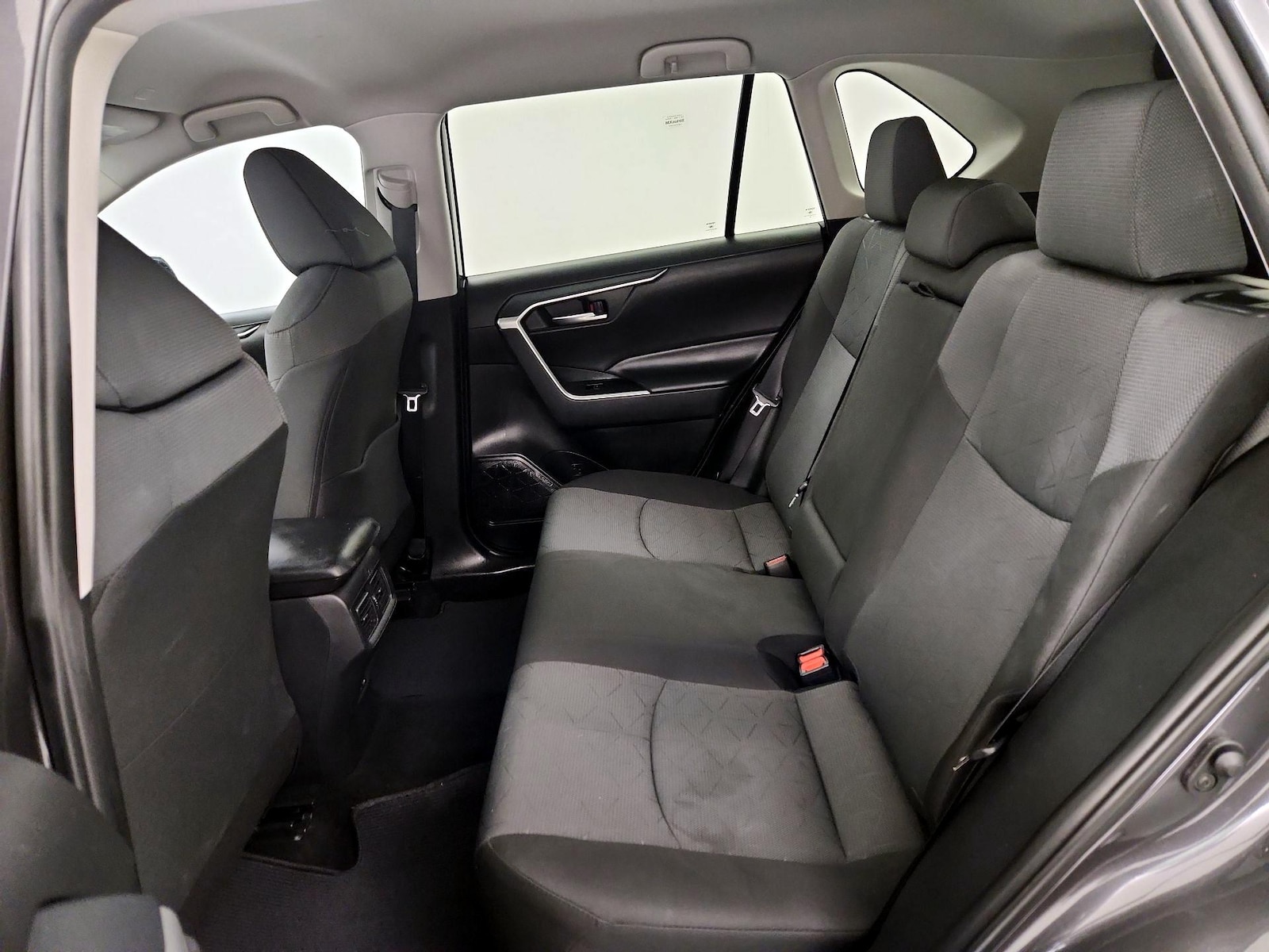 2025 Toyota RAV4 XLE - Photo 20