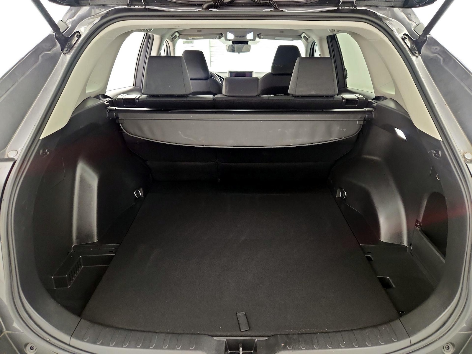 2025 Toyota RAV4 XLE - Photo 21