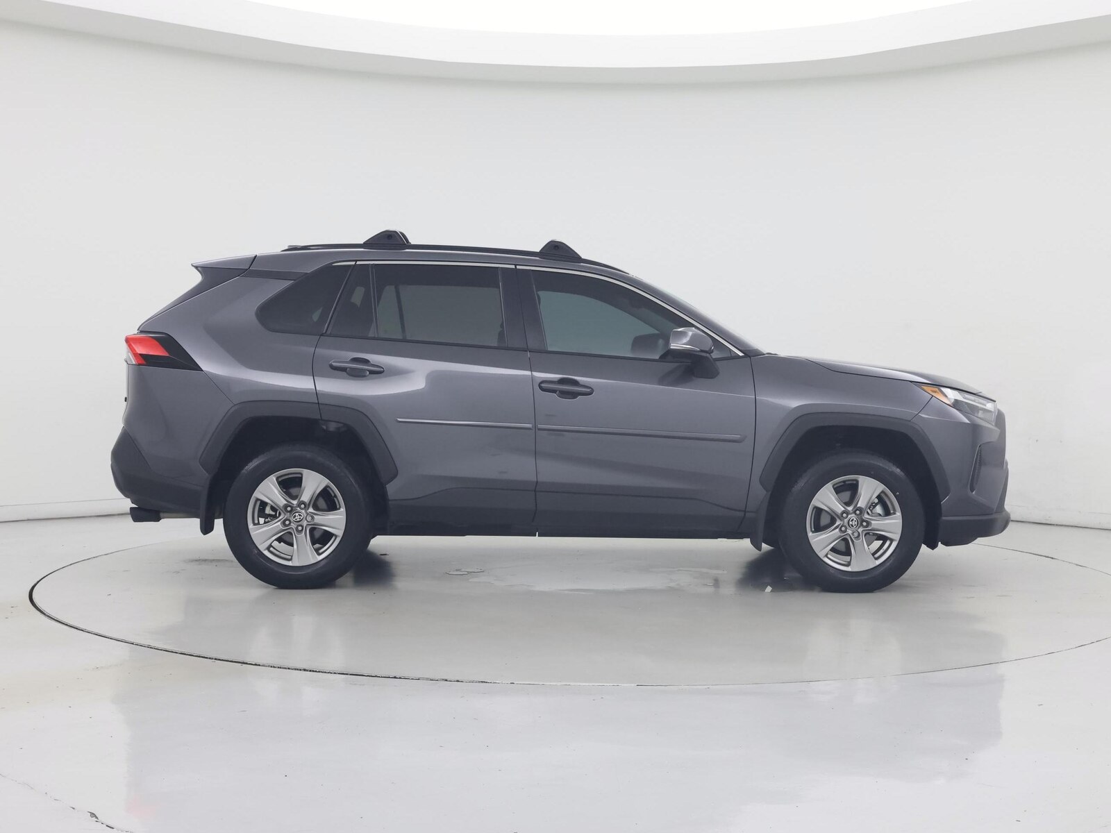 2025 Toyota RAV4 XLE - Photo 8