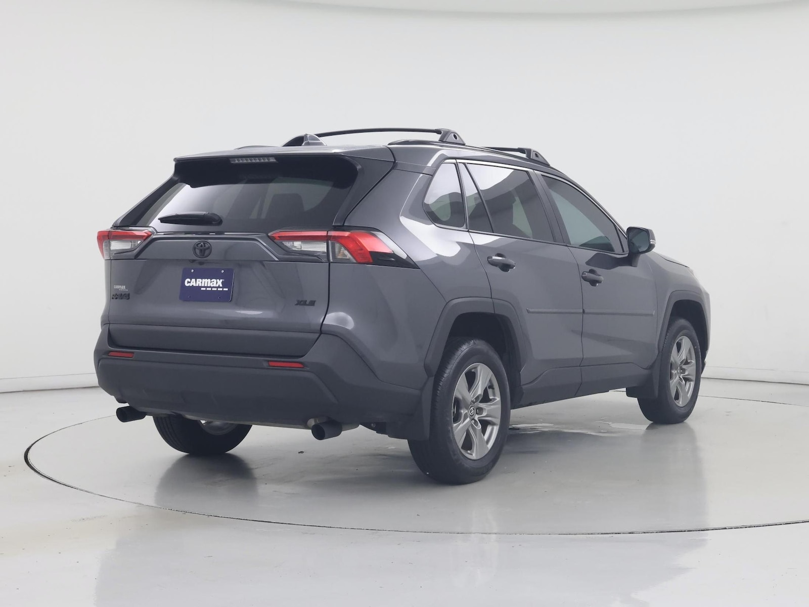 2025 Toyota RAV4 XLE - Photo 9