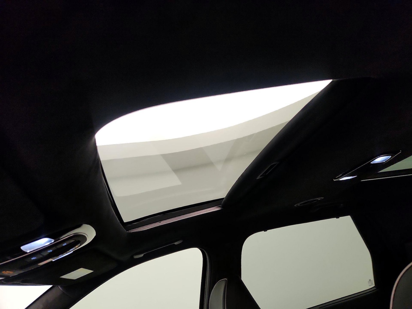 Sunroof(s) & Skylight(s)