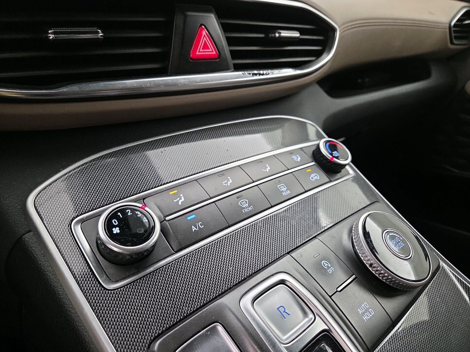 2021 Hyundai Santa Fe SE - Photo 17