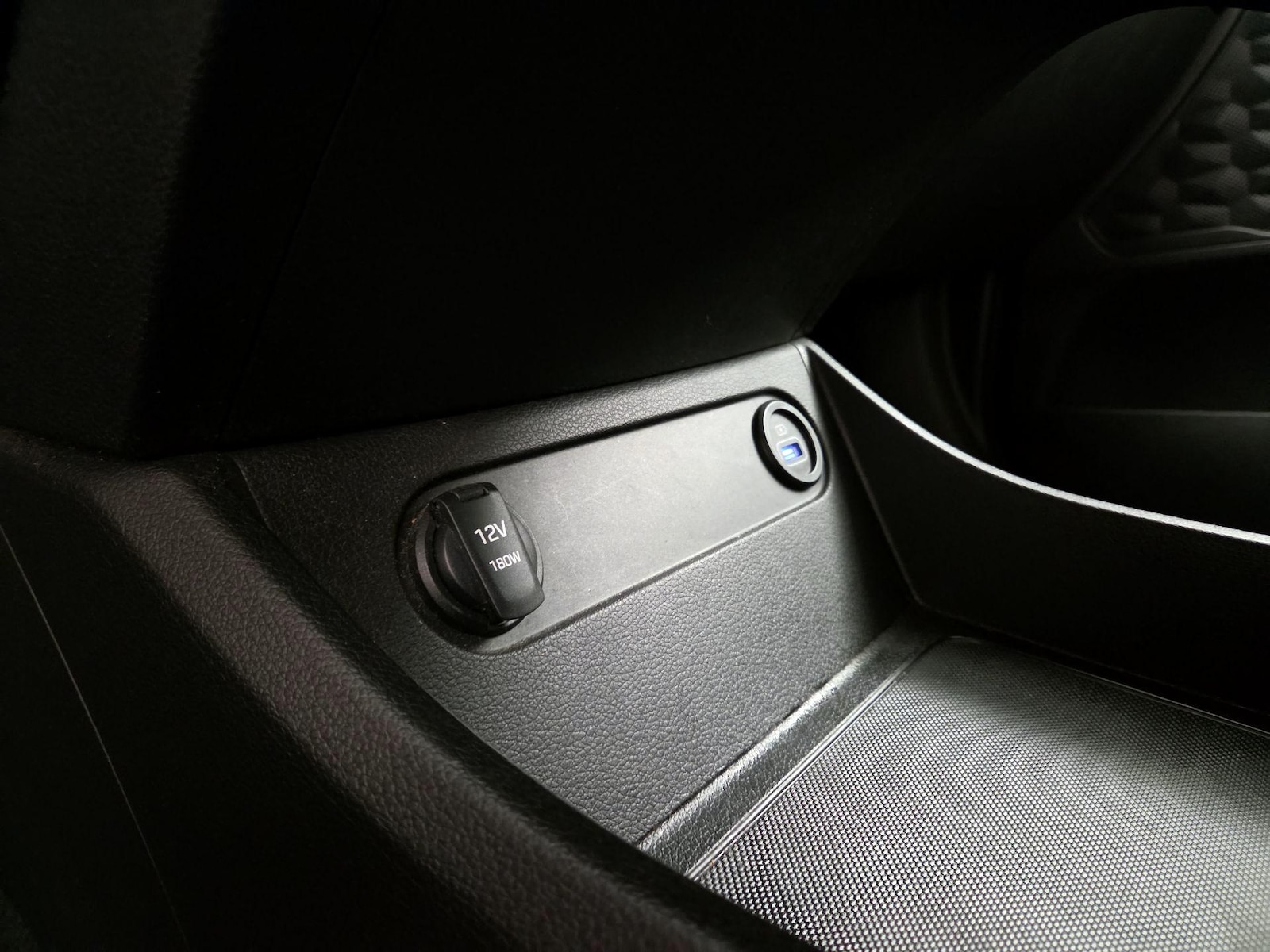 2021 Hyundai Santa Fe SE - Photo 19