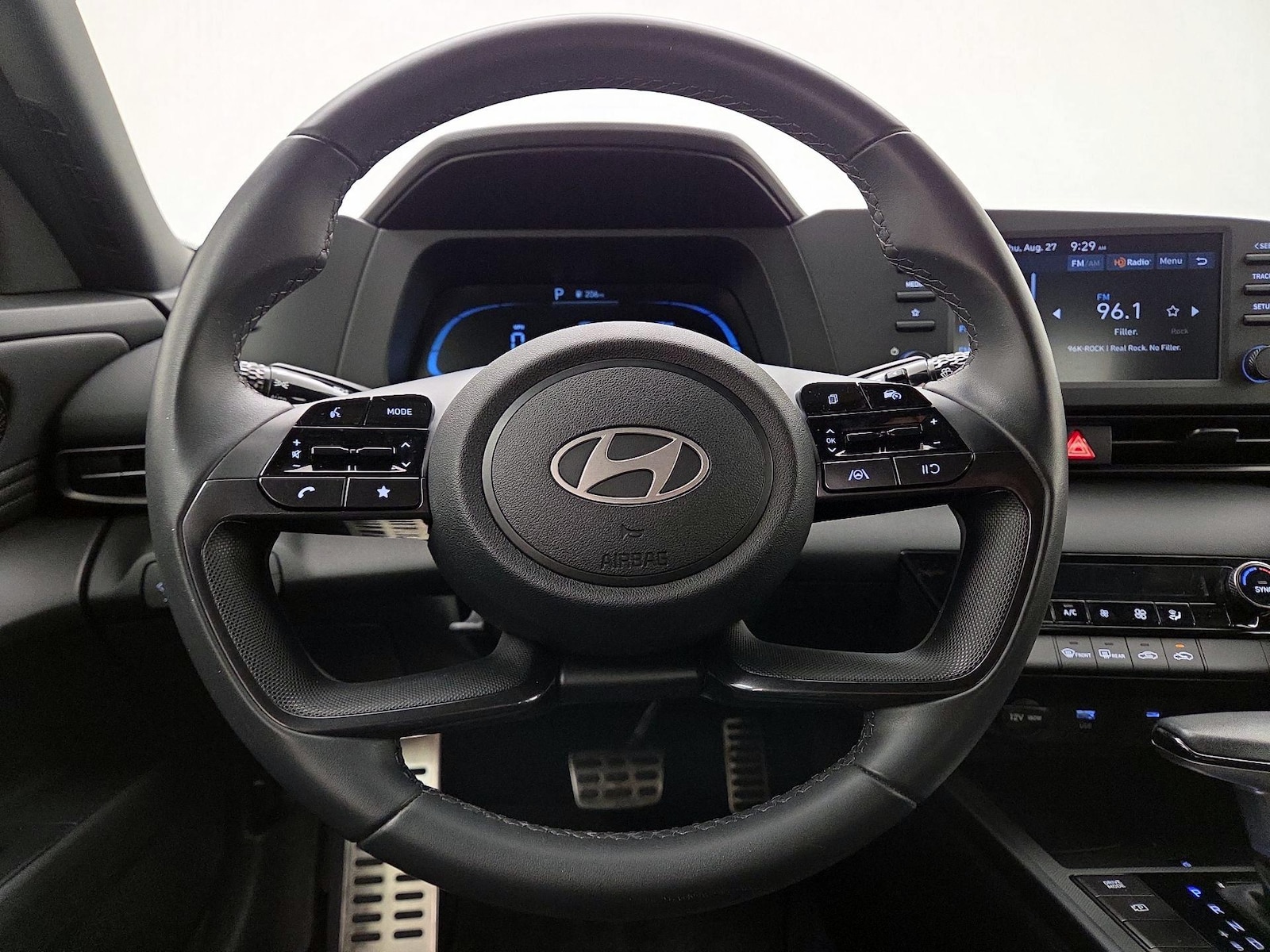 2025 Hyundai Elantra SEL - Photo 11