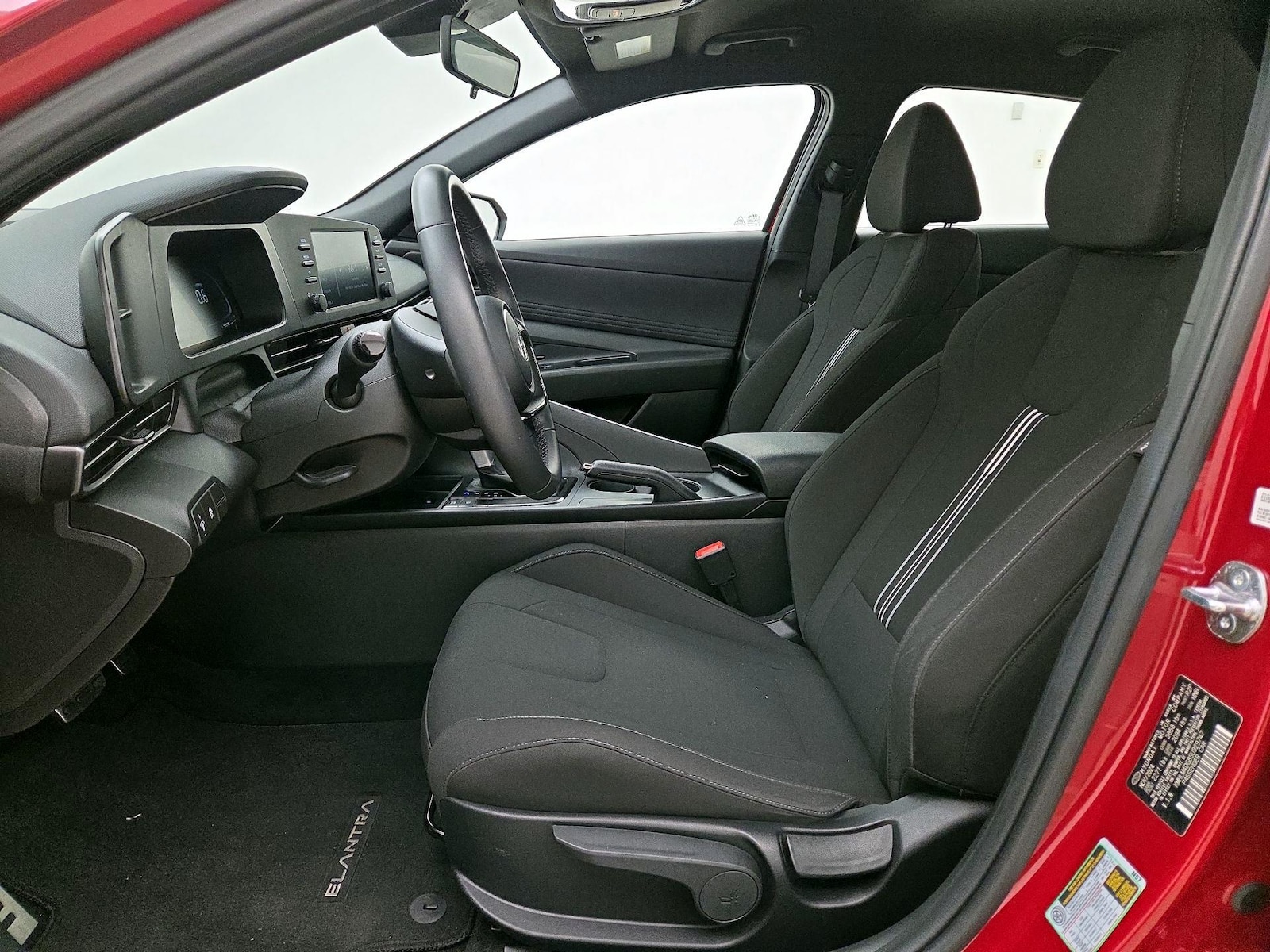 2025 Hyundai Elantra SEL - Photo 12