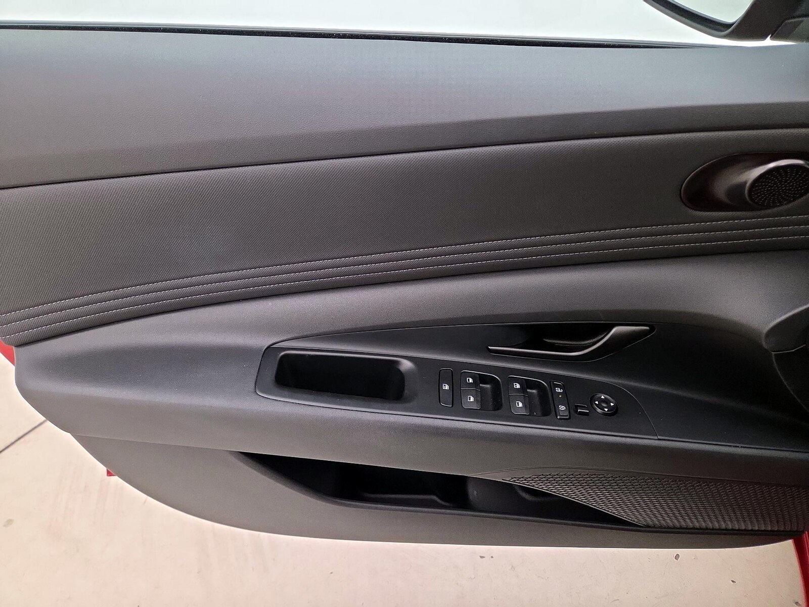 2025 Hyundai Elantra SEL - Photo 13