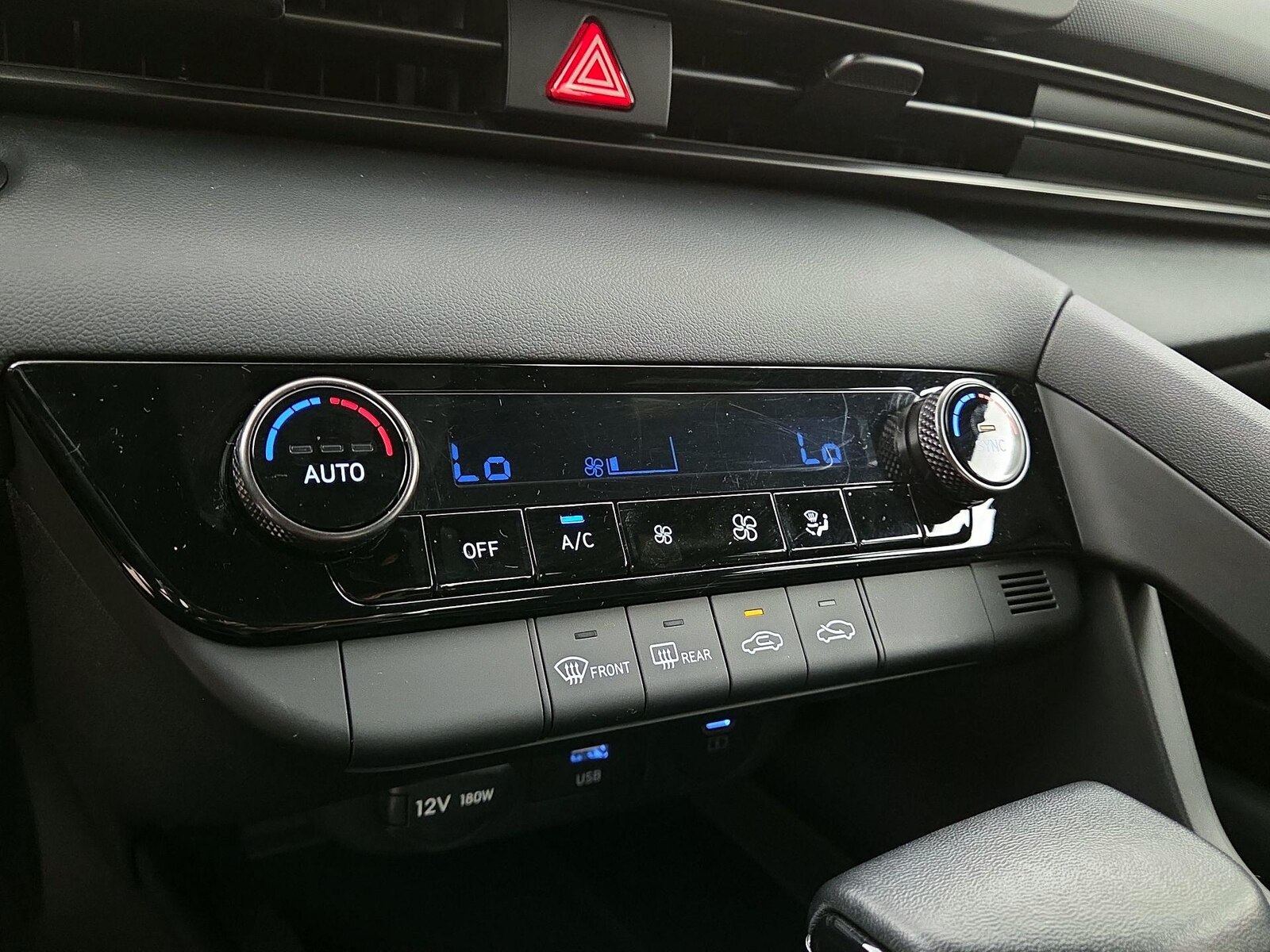 2025 Hyundai Elantra SEL - Photo 17