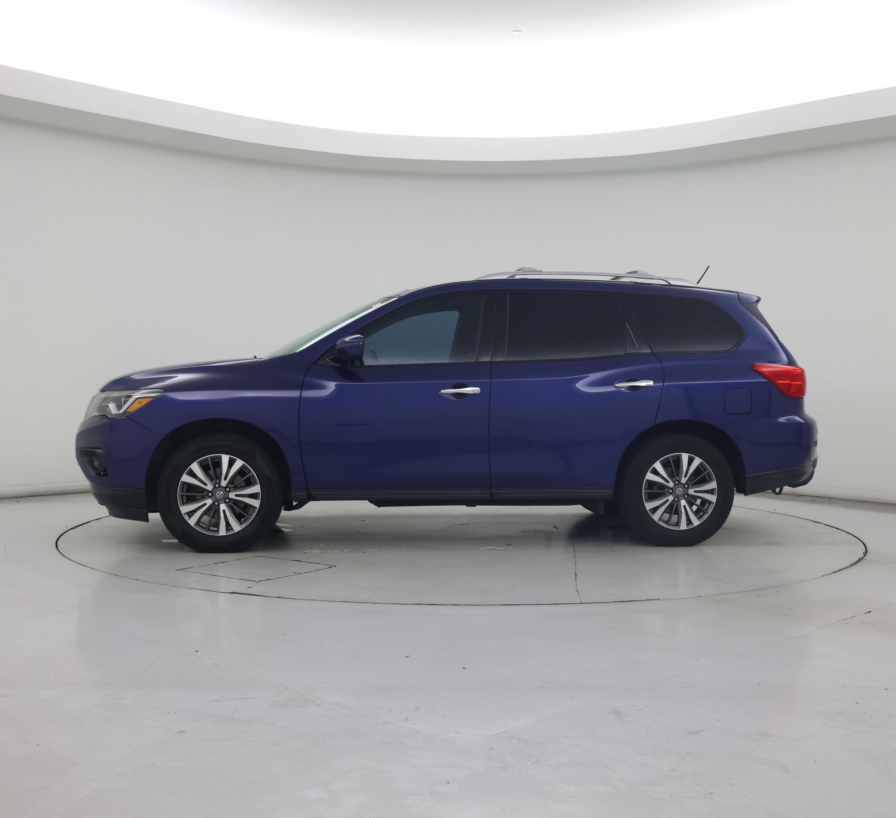 Thumbnail: 2018 Nissan Pathfinder - 3