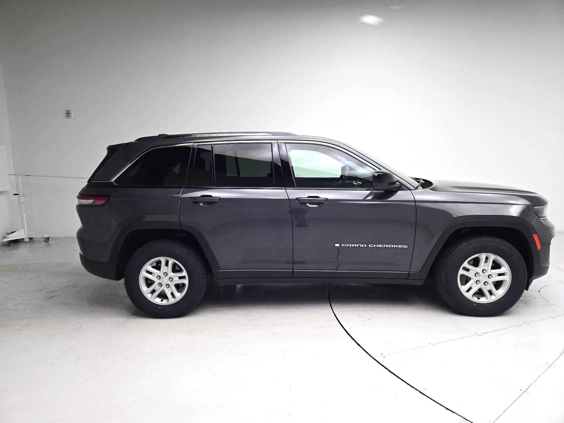 Thumbnail: 2023 Jeep Grand Cherokee - 4