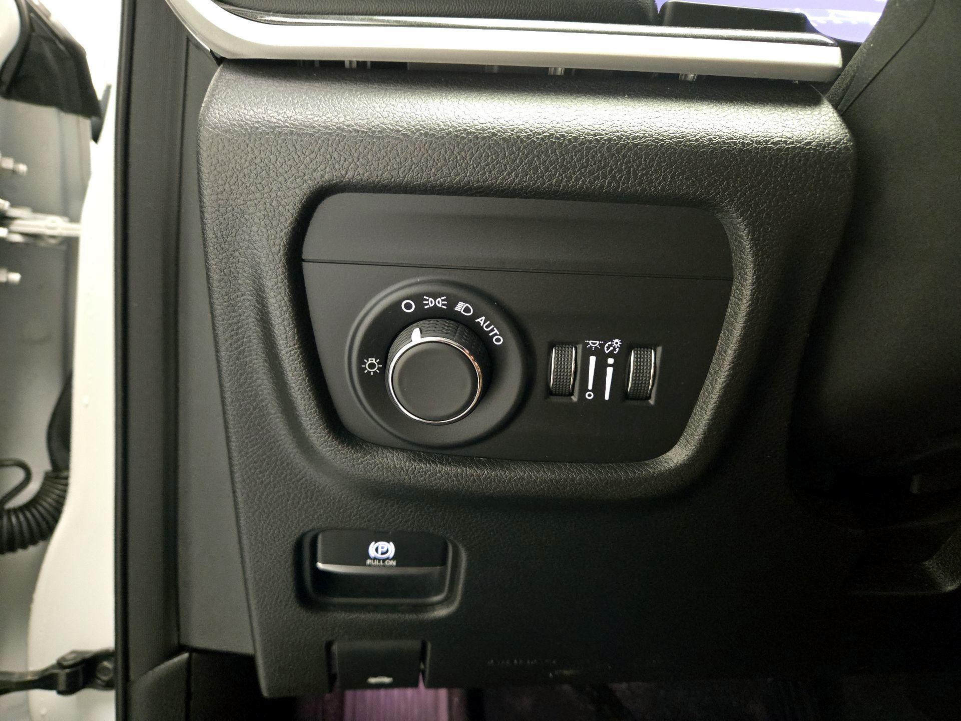Thumbnail: 2023 Jeep Grand Cherokee - 11