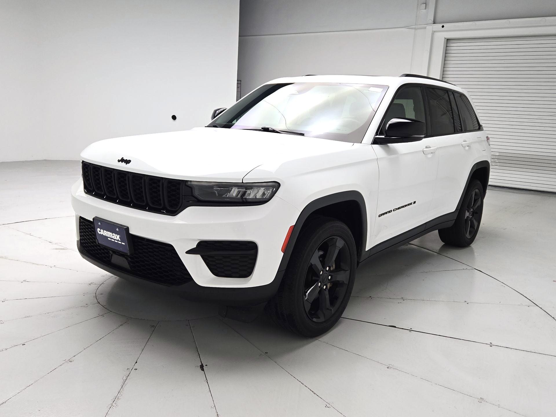 Thumbnail: 2023 Jeep Grand Cherokee - 3