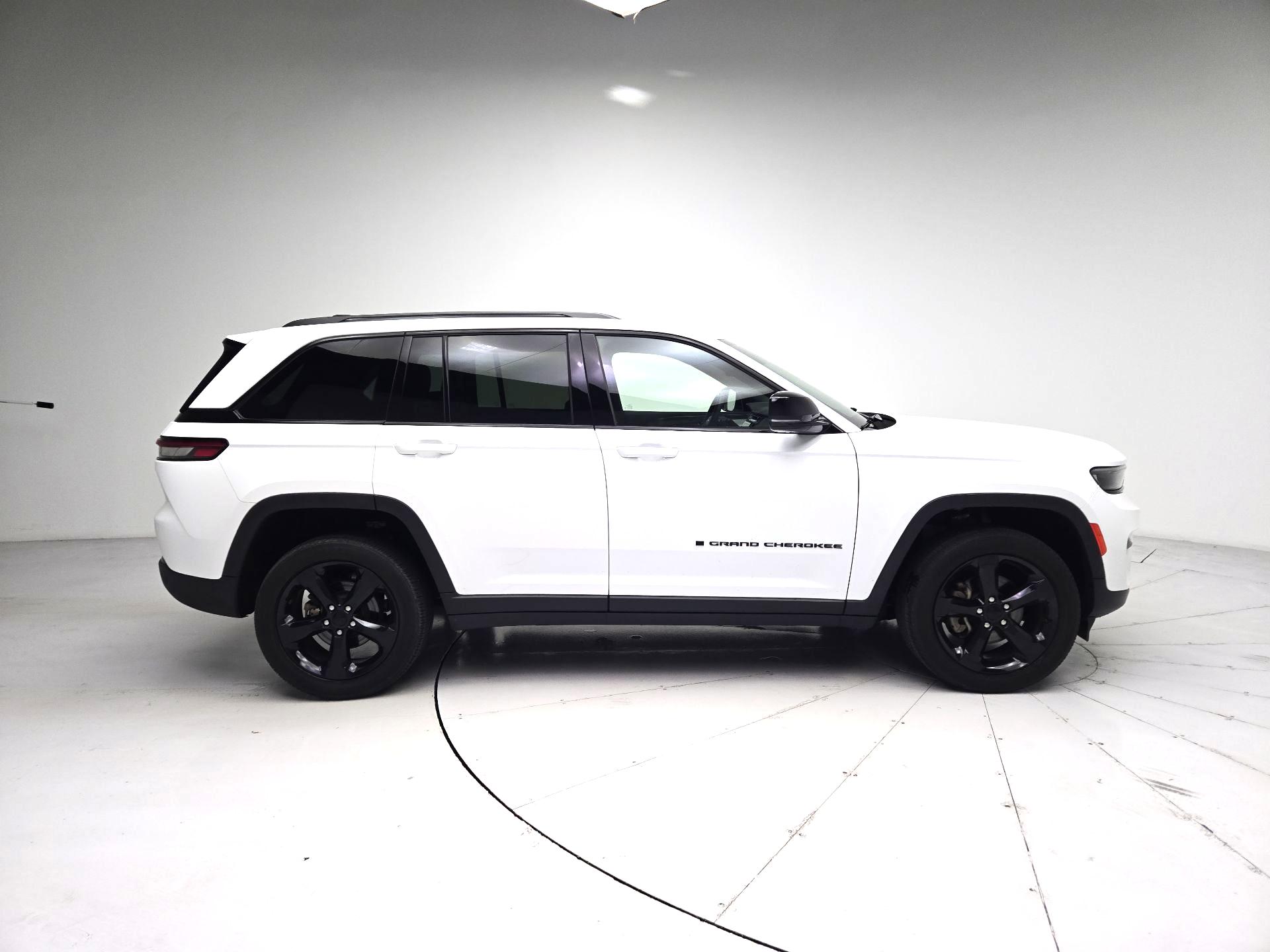 Thumbnail: 2023 Jeep Grand Cherokee - 4