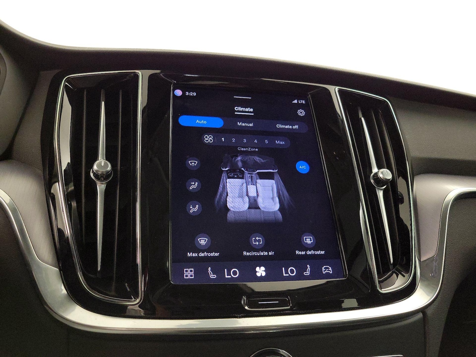 2024 Volvo S60 Core - Photo 17