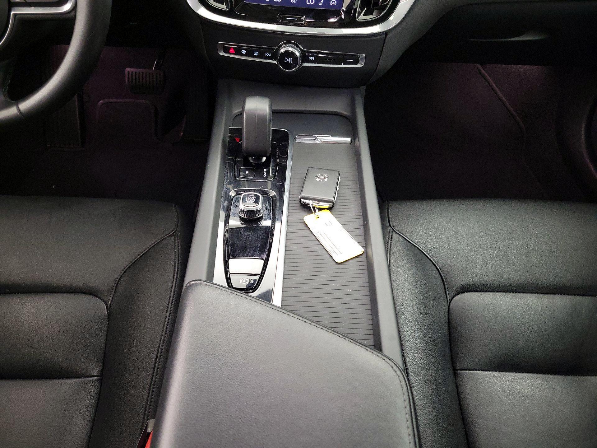 Thumbnail: 2024 Volvo S60 - 17