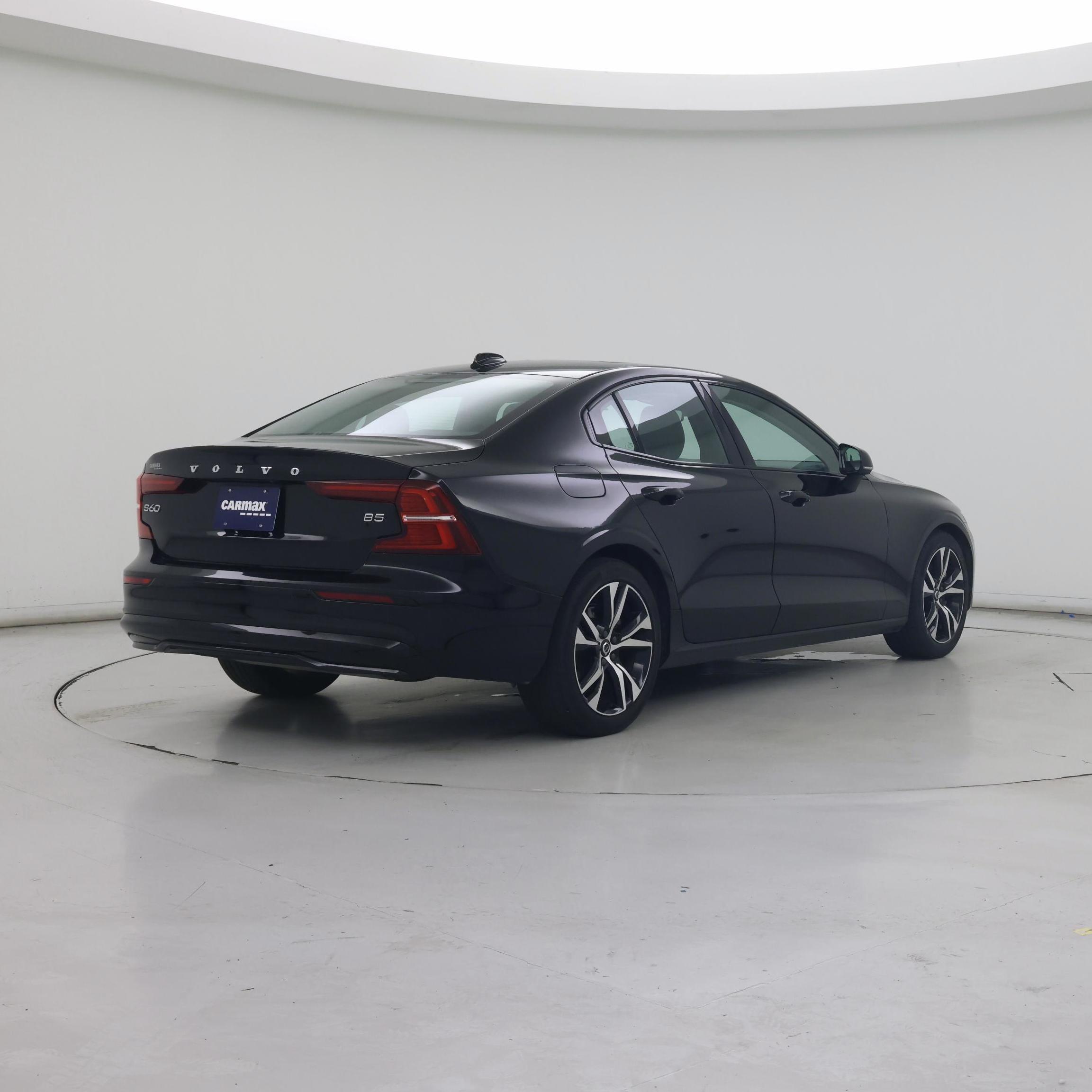 Thumbnail: 2024 Volvo S60 - 8
