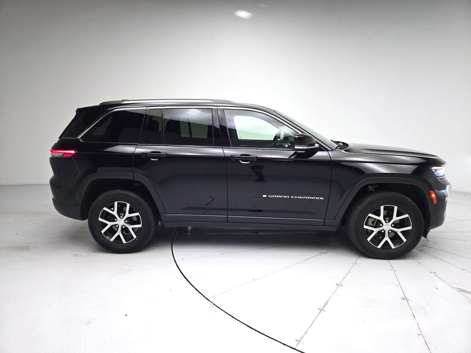 Thumbnail: 2023 Jeep Grand Cherokee - 4