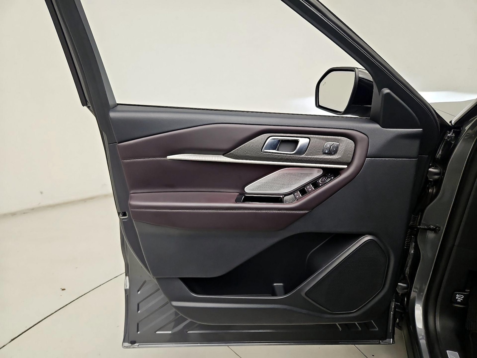 2025 Ford Explorer Platinum - Photo 13
