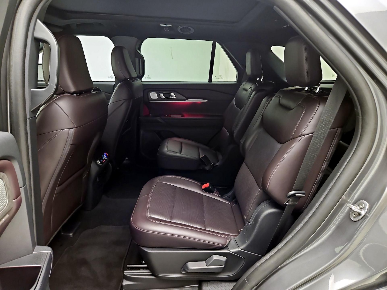 2025 Ford Explorer Platinum - Photo 18