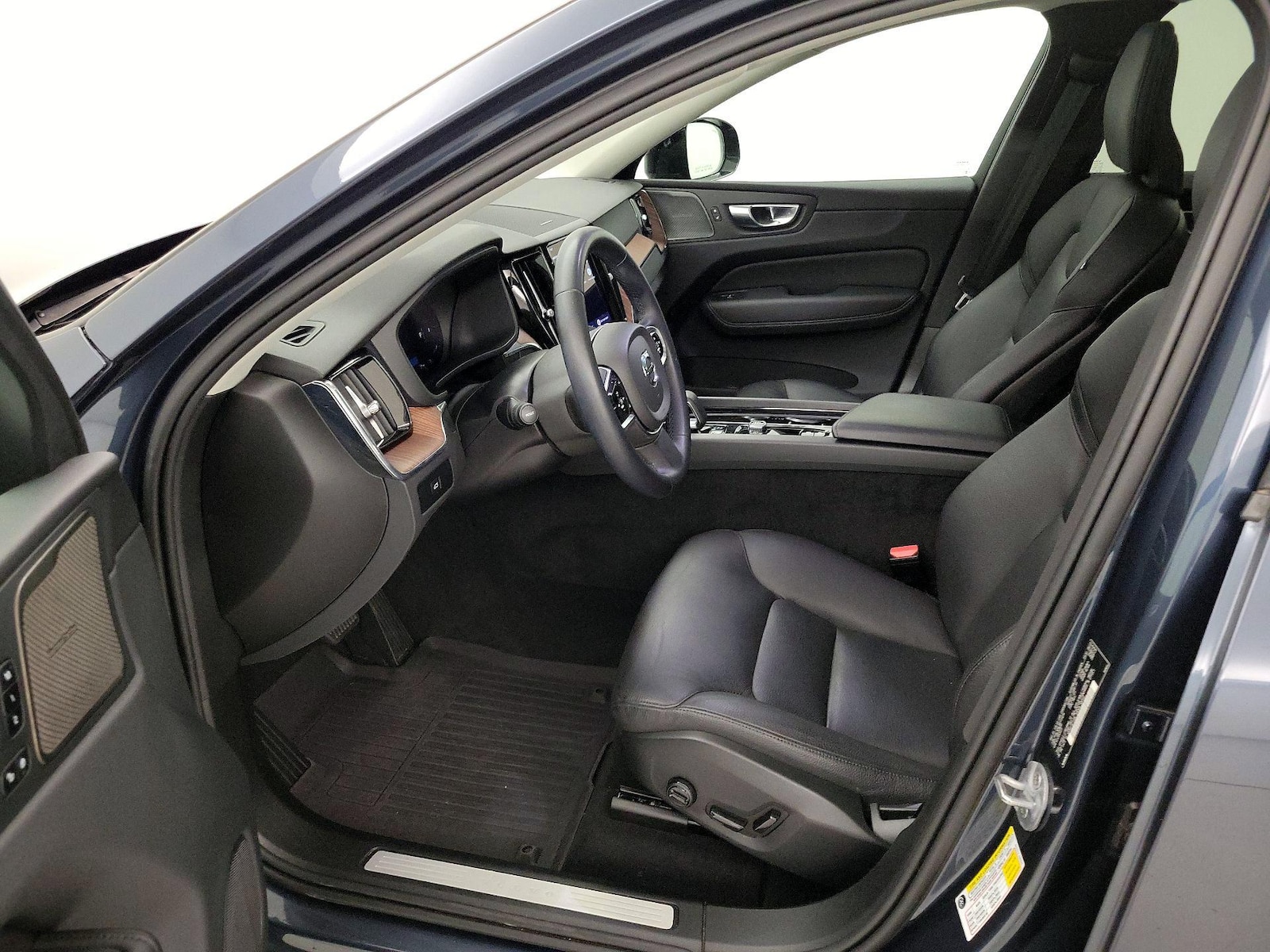 2024 Volvo XC60 Plus - Photo 12