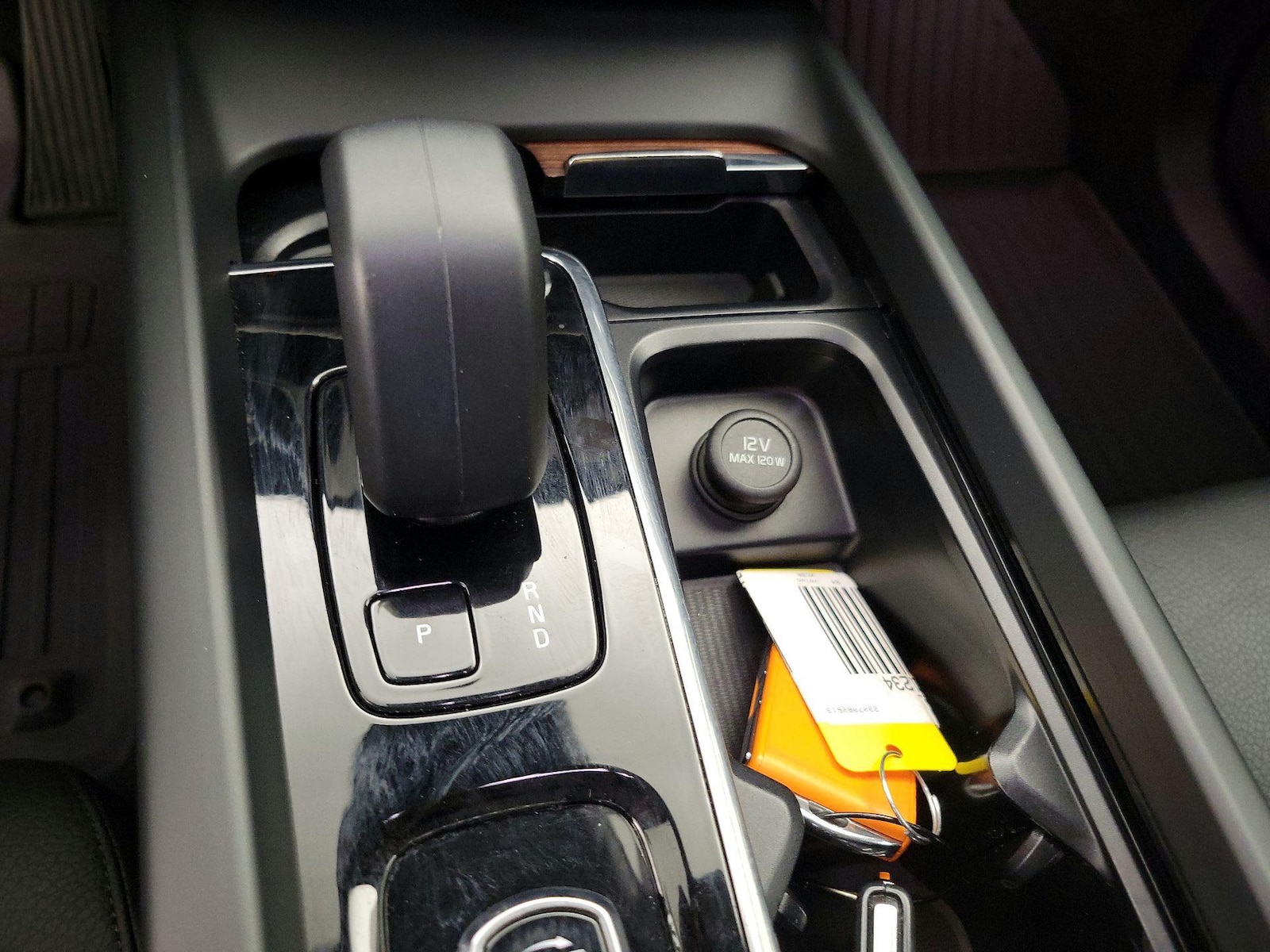 2024 Volvo XC60 Plus - Photo 18