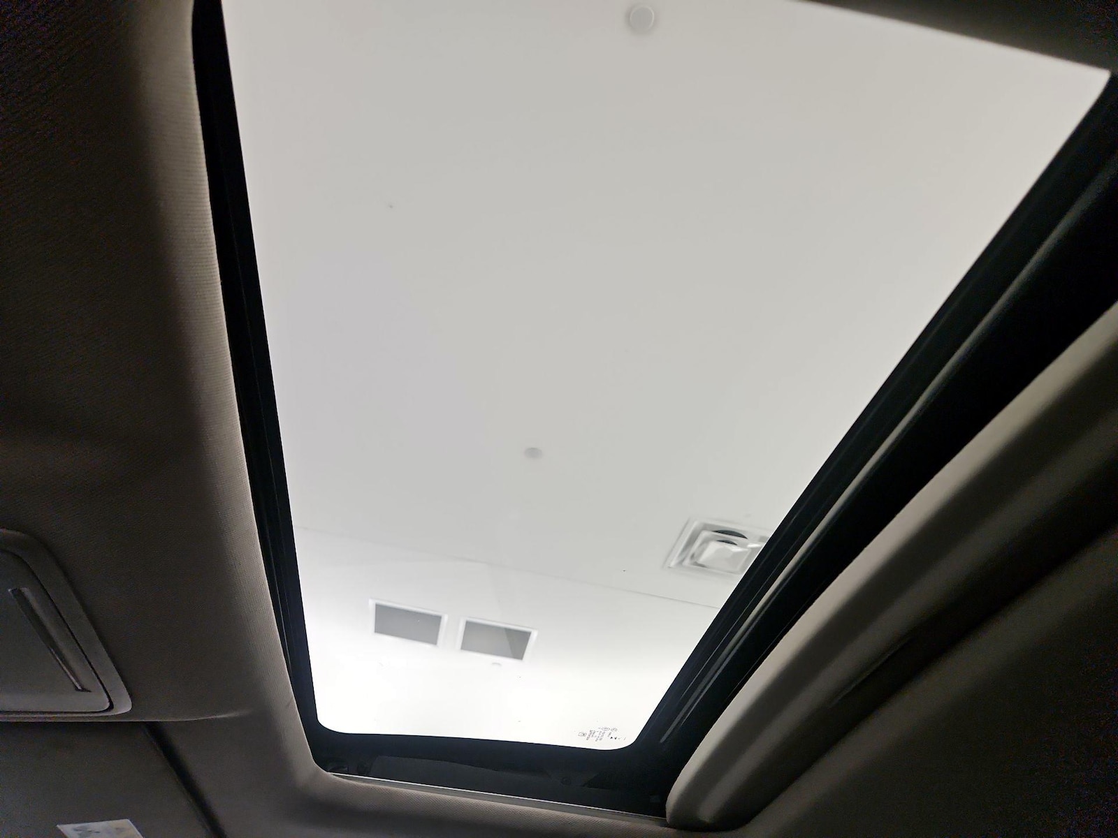 Sunroof(s) & Overhead Airbags