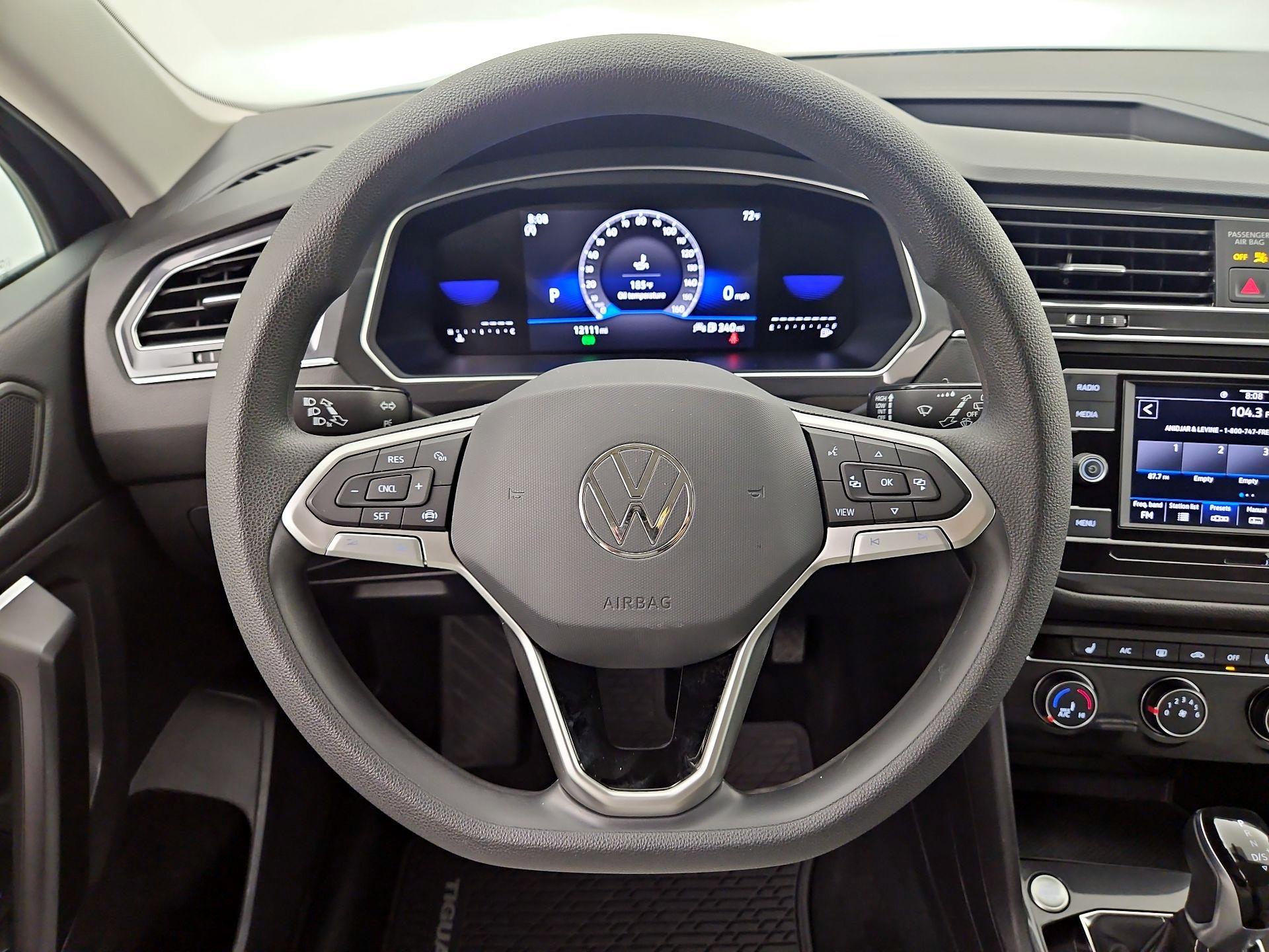 Thumbnail: 2023 Volkswagen Tiguan - 10
