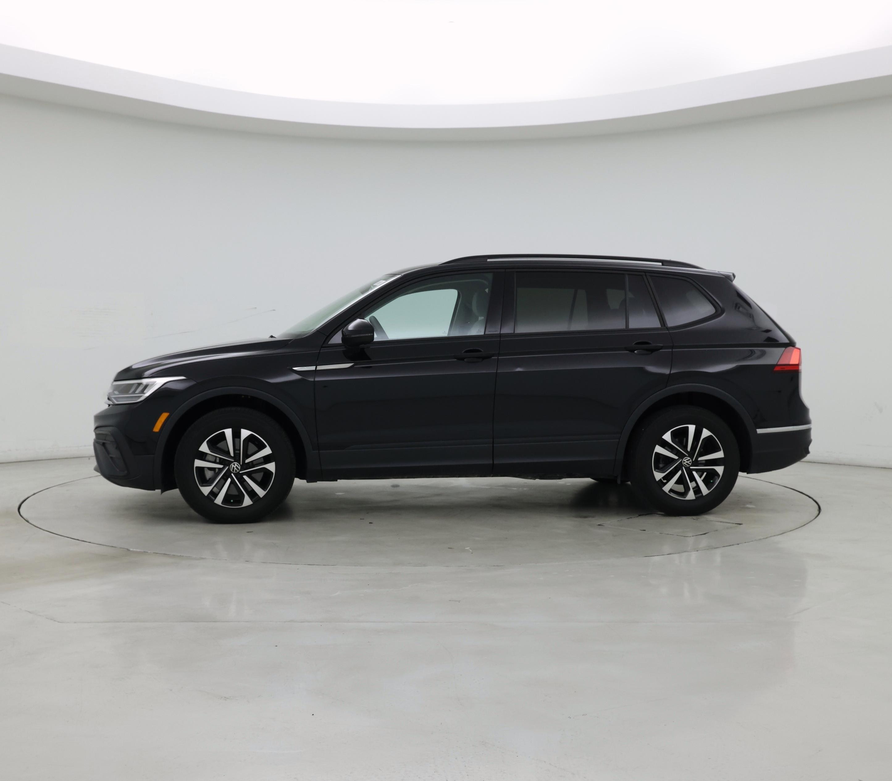 Thumbnail: 2023 Volkswagen Tiguan - 3