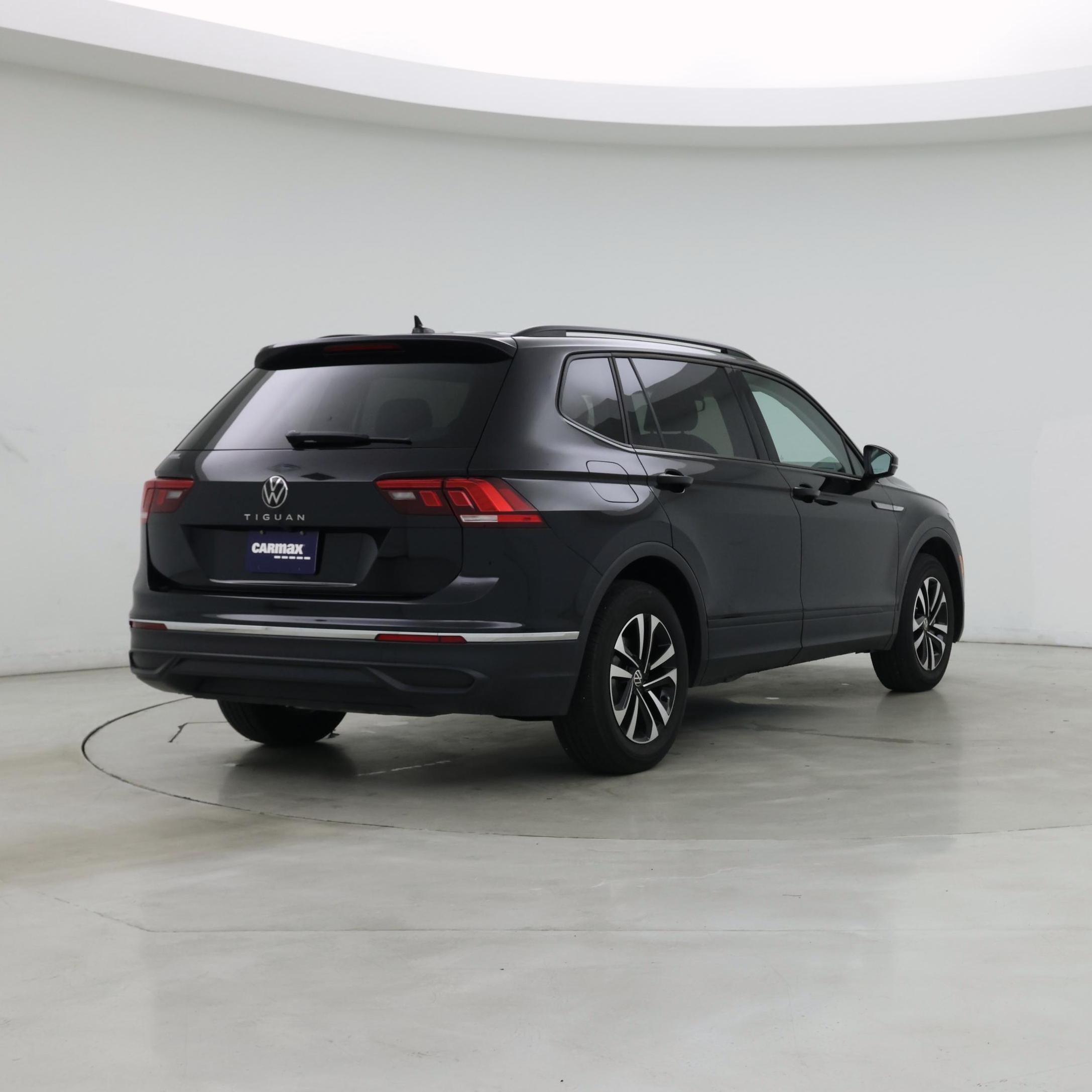 Thumbnail: 2023 Volkswagen Tiguan - 8