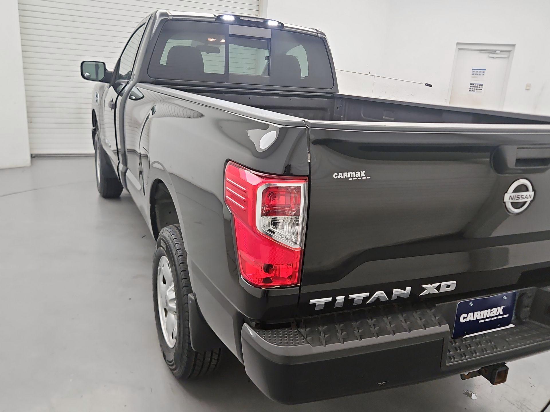 Thumbnail: 2017 Nissan Titan - 7