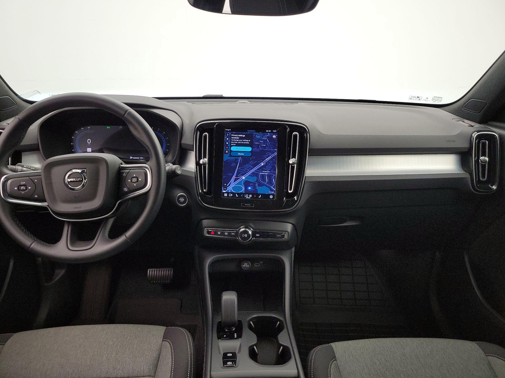 Thumbnail: 2025 Volvo XC40 - 9