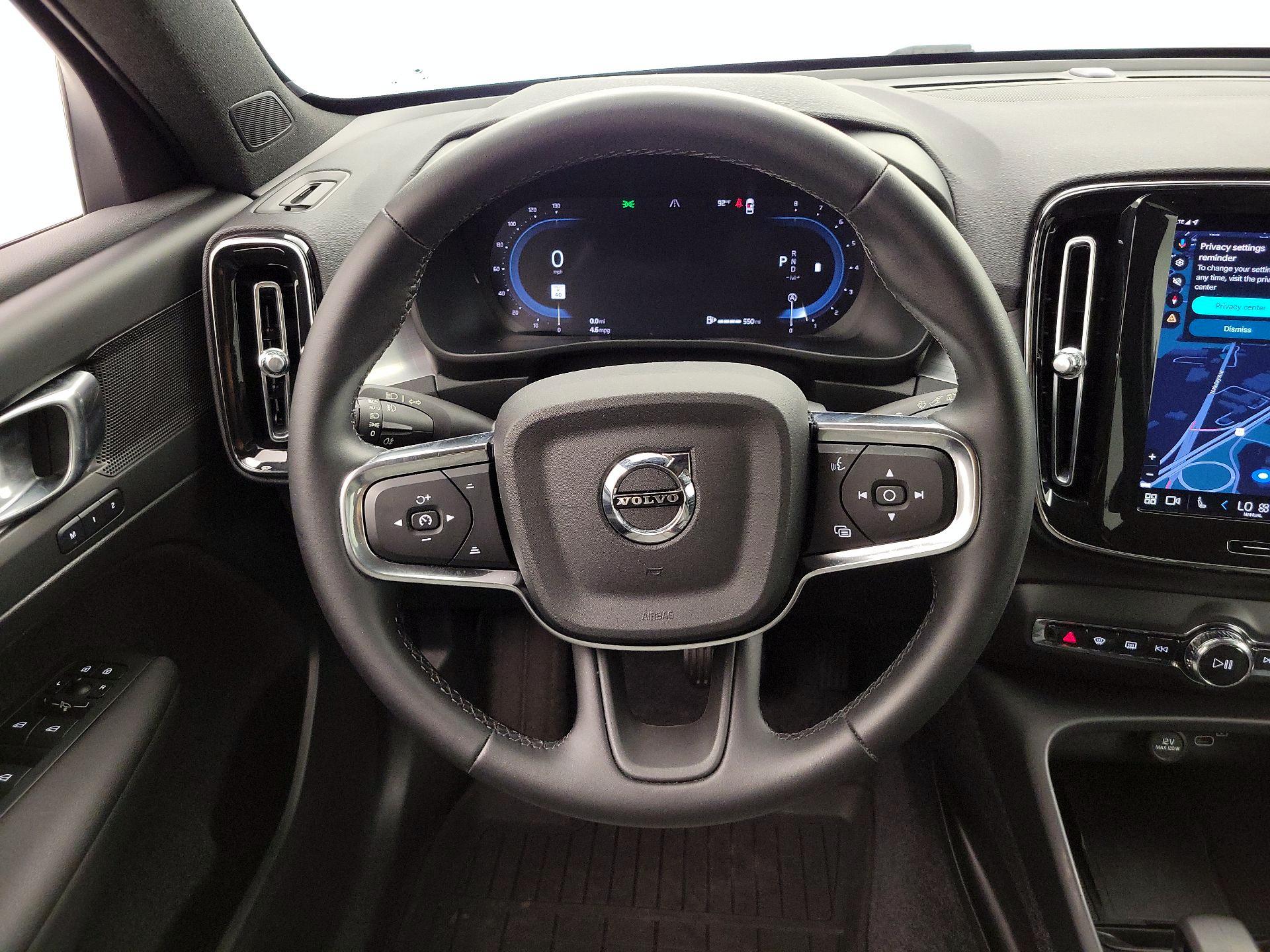 Thumbnail: 2025 Volvo XC40 - 10