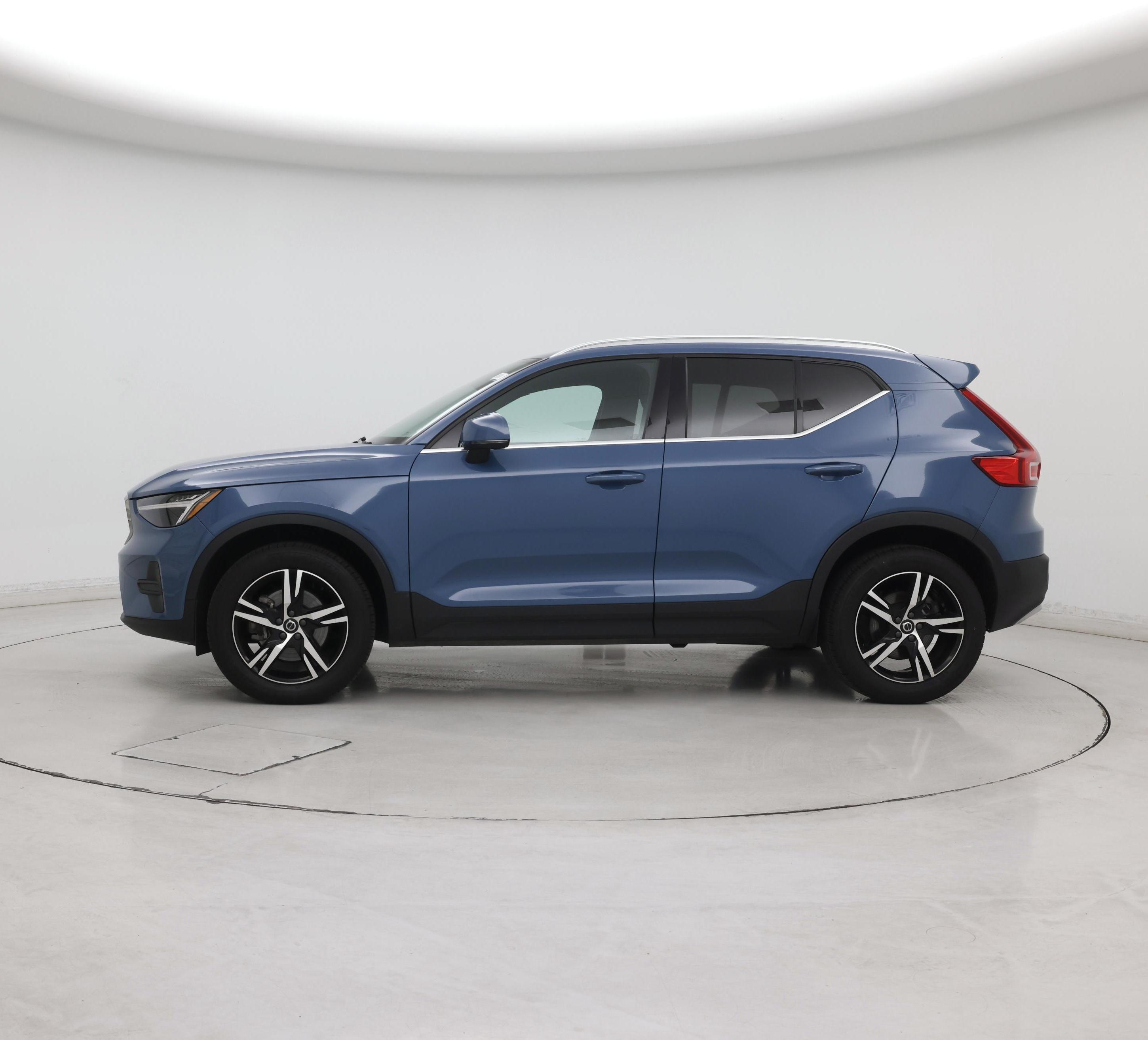 Thumbnail: 2025 Volvo XC40 - 3
